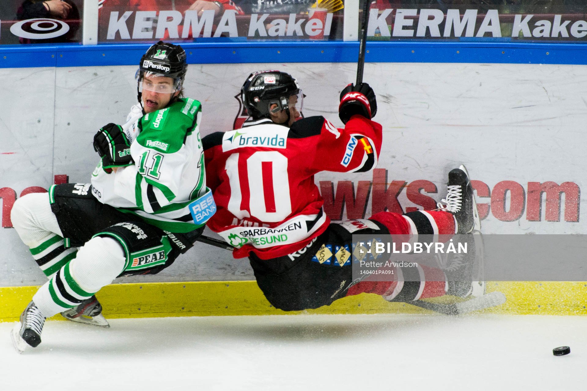 Rögles Robin Sterner och Malmö Redhawks Robin Alvarez