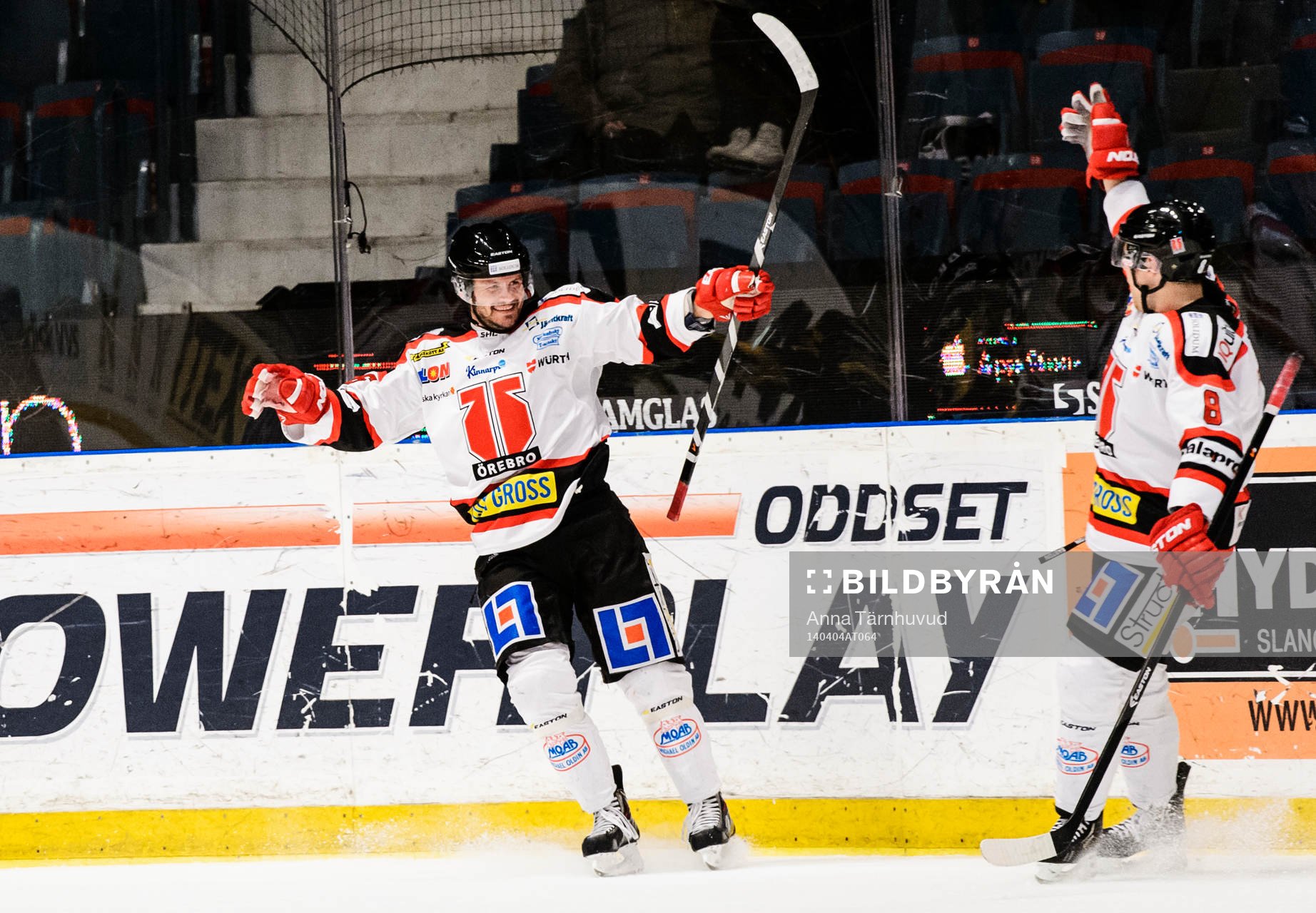 Örebros Johan Wiklander jublar med Nickolas Plastino