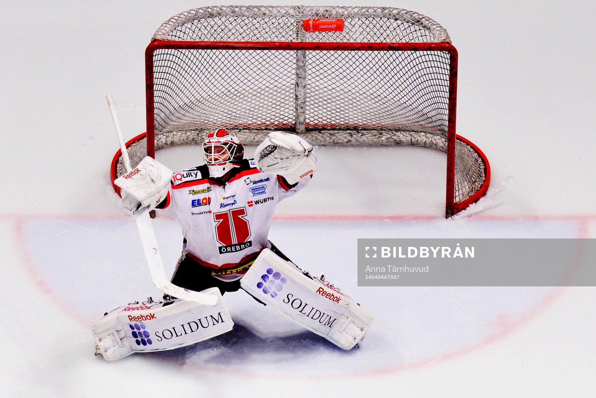 Örebros målvakt Henrik Lundberg jublar