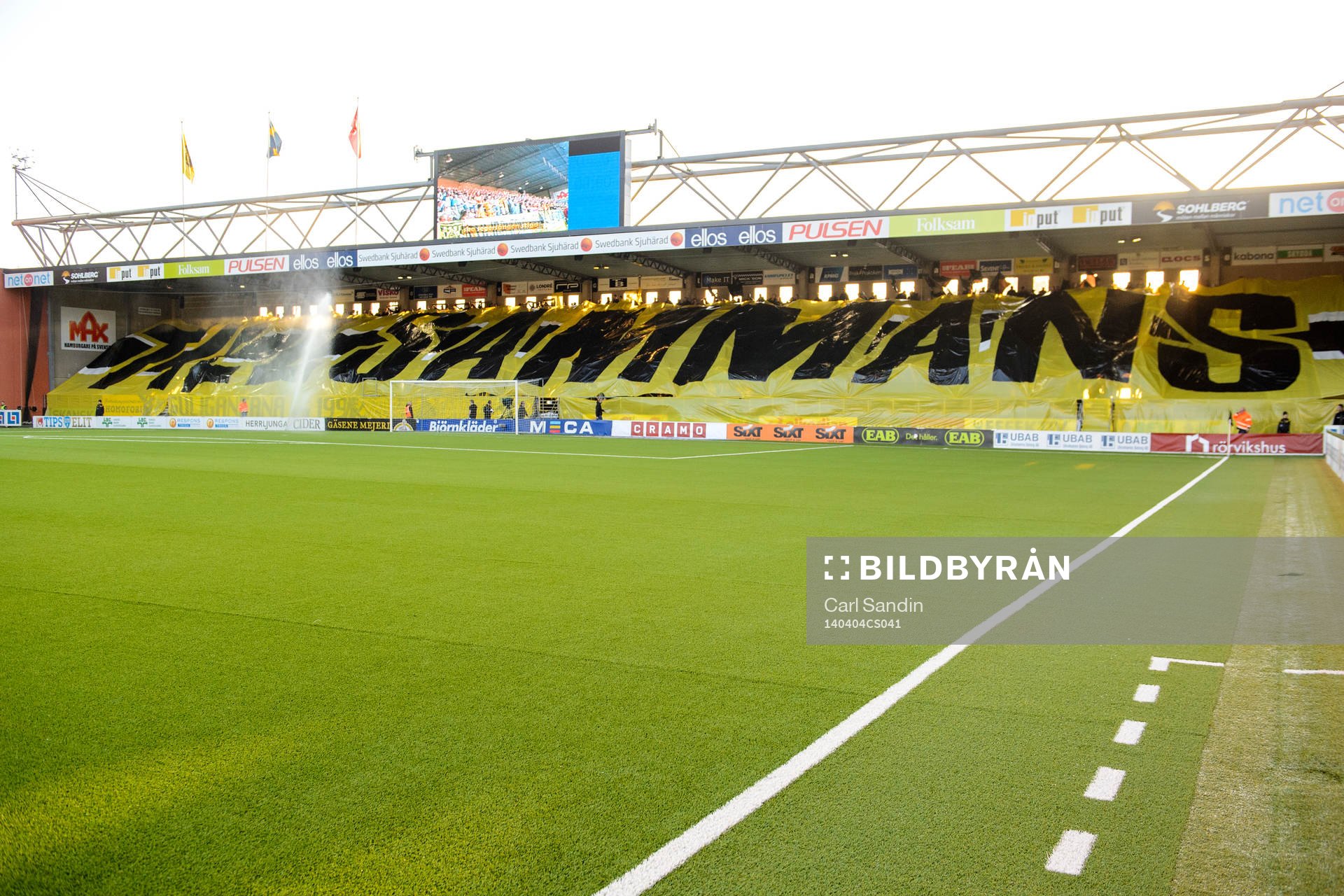 Elfsborgsklacken har ett tifo innan fotbollsmatchen i