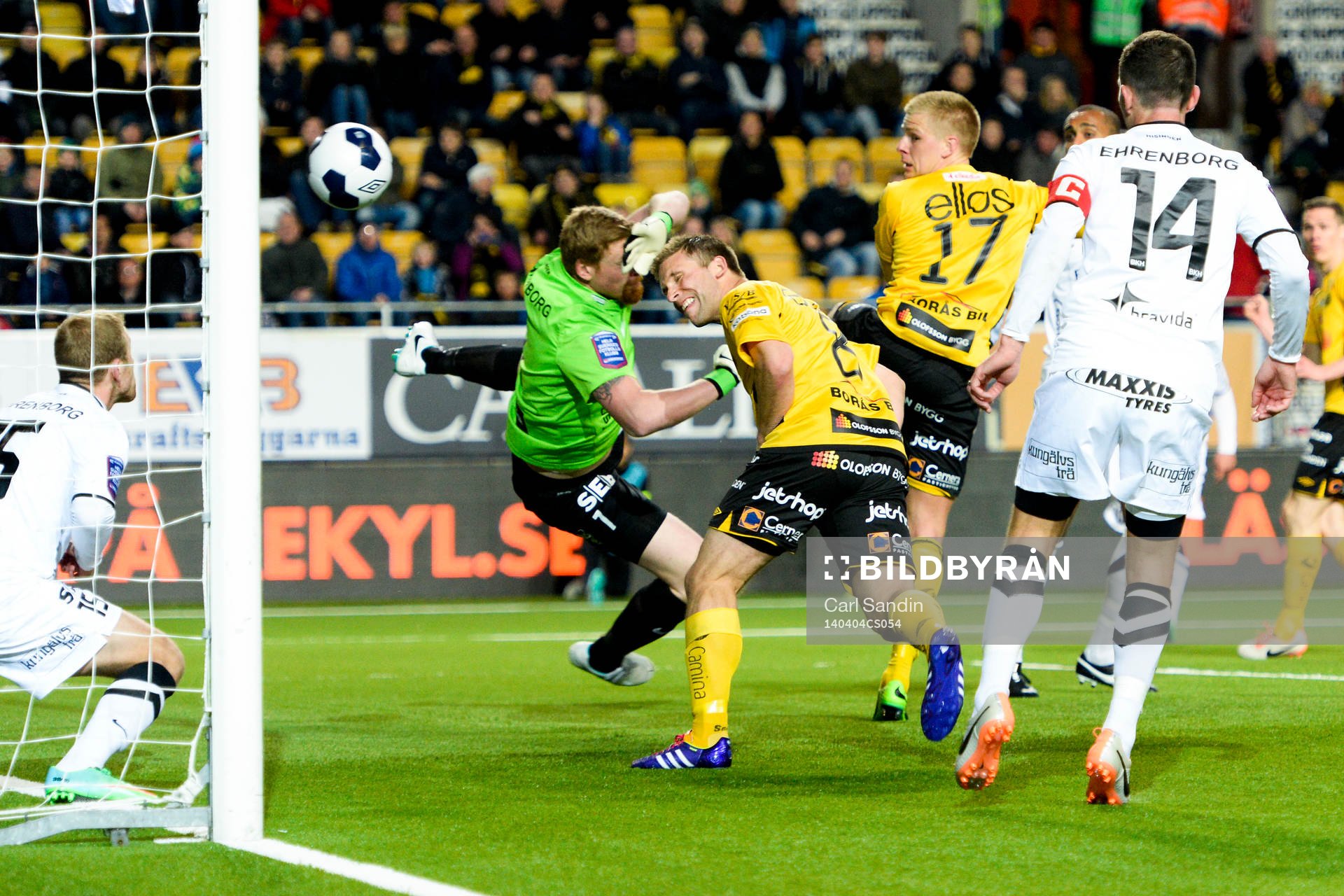 Elfsborgs Anders Svensson nickar in 1-0 bakom Häckens