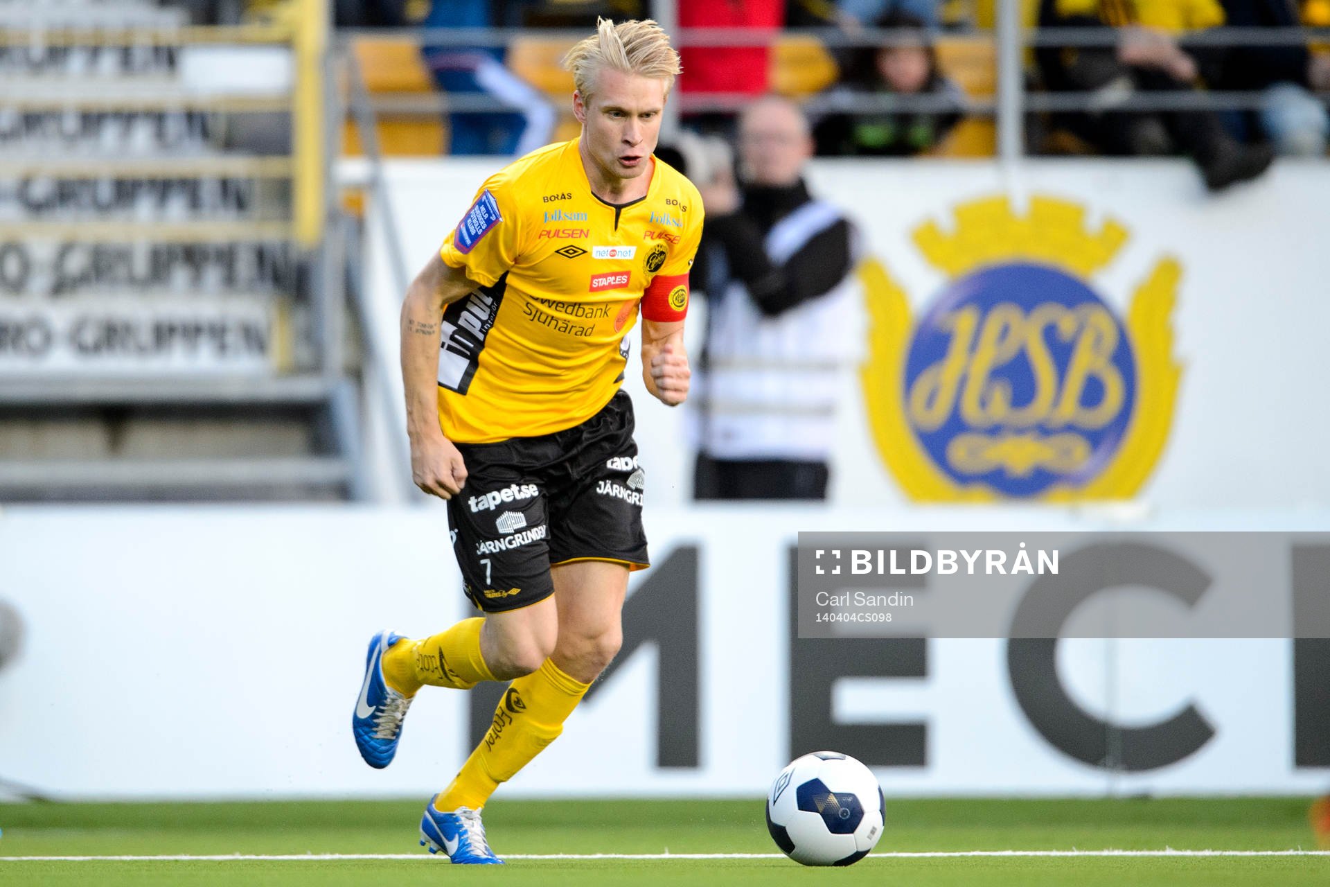 Elfsborgs Johan Larsson med bollen