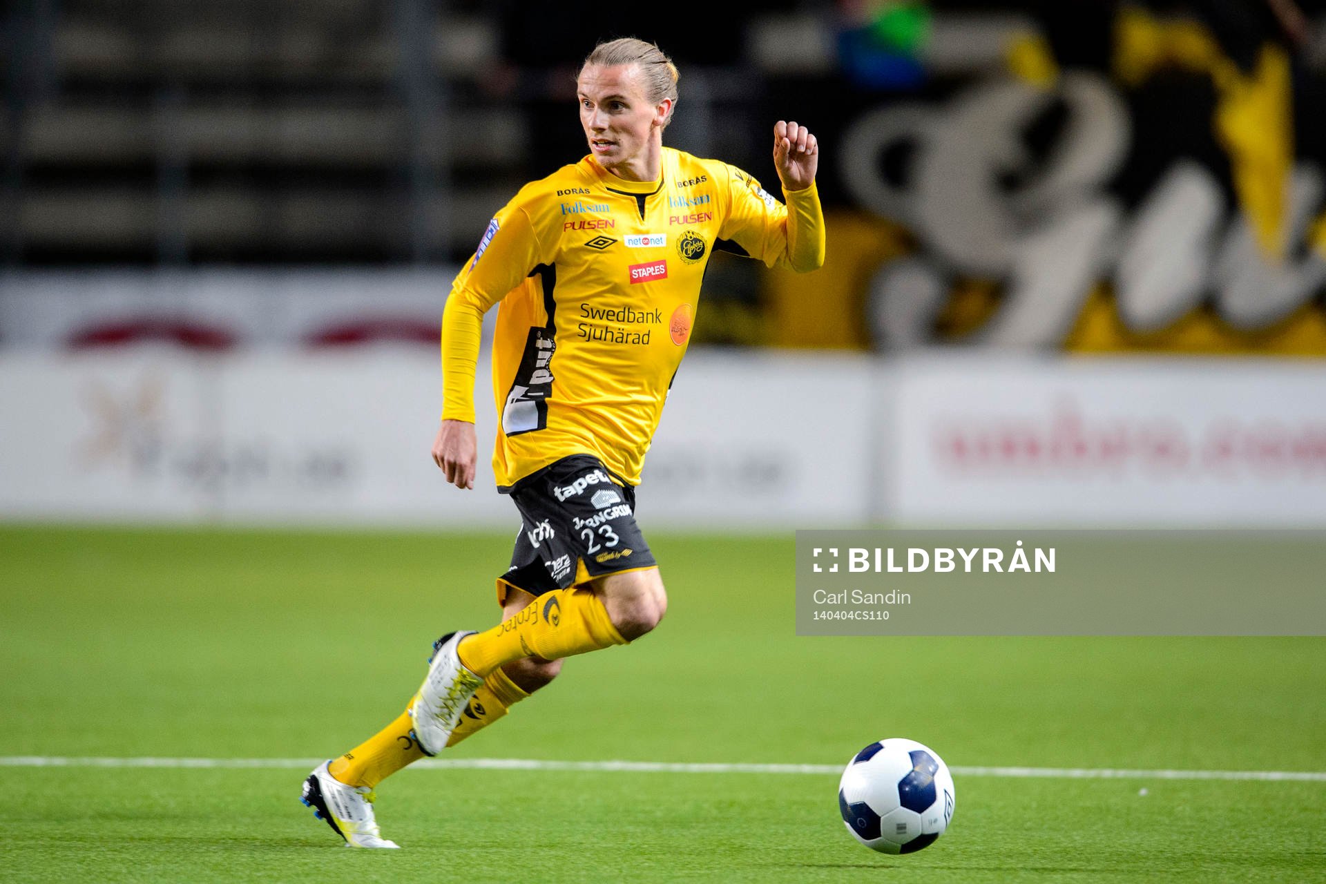 Elfsborgs Niklas Hult med bollen