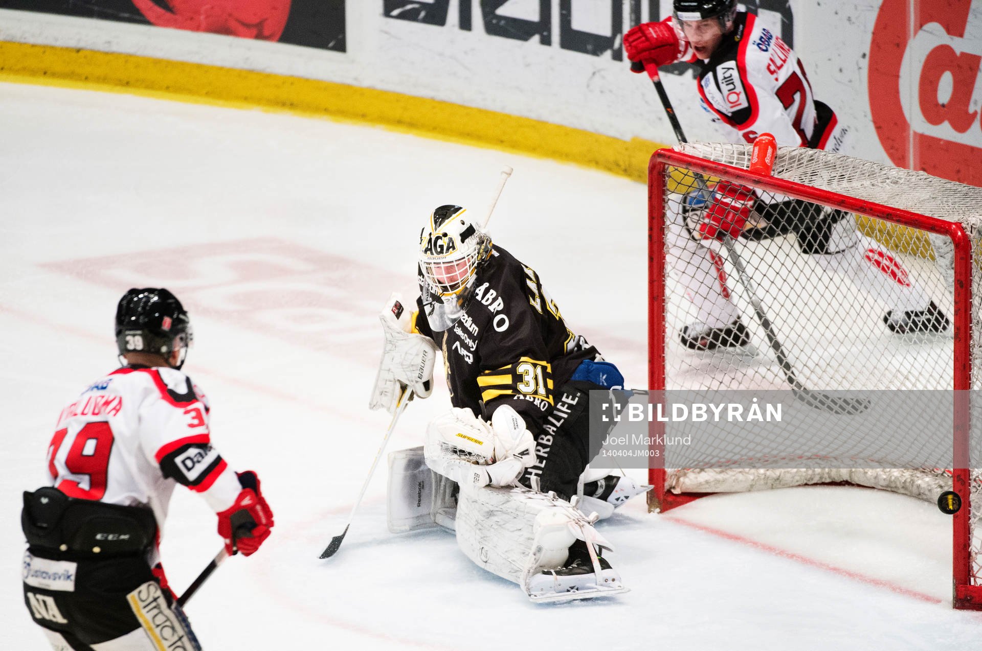 s målvakt Daniel Larsson