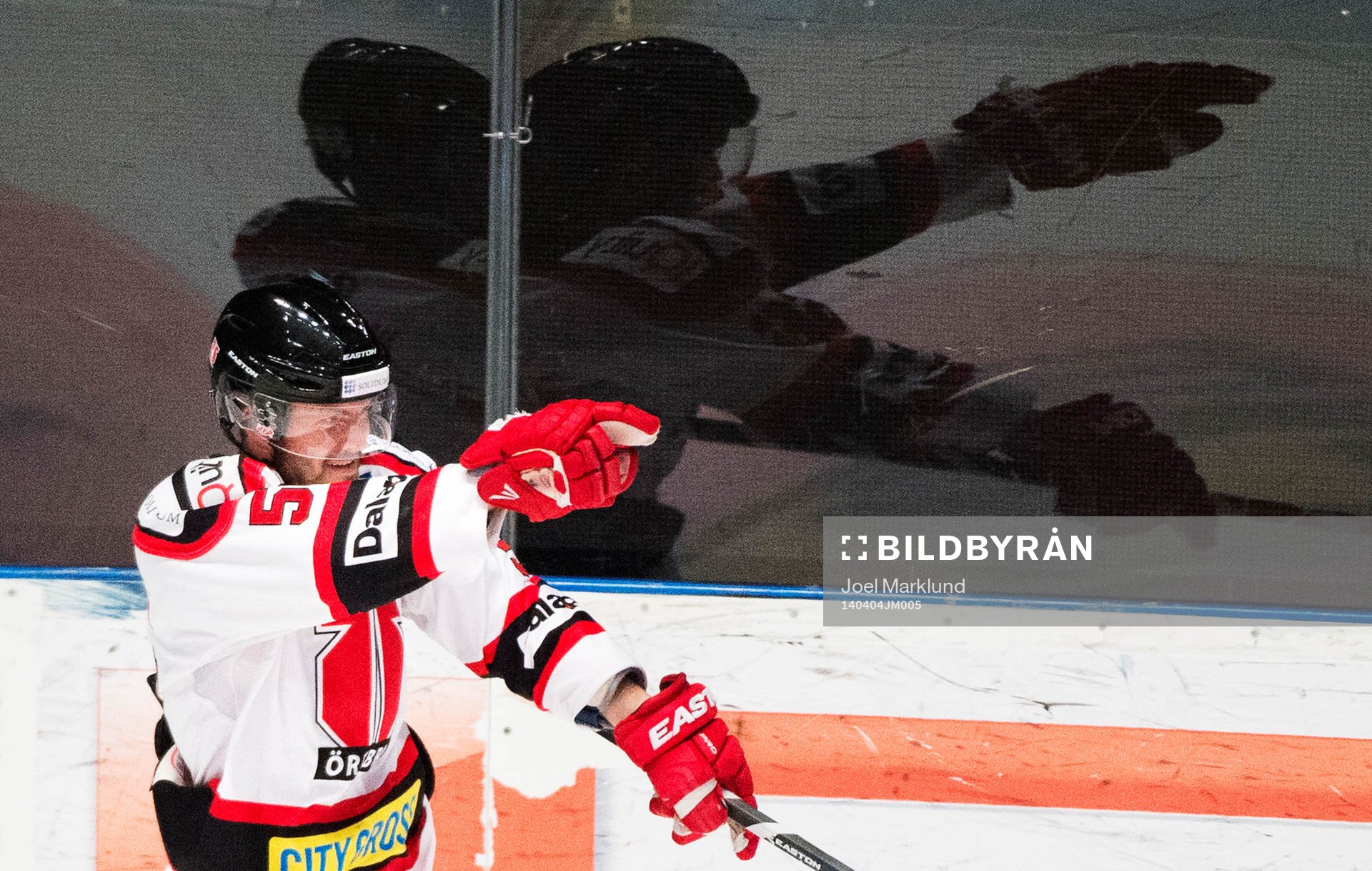 Örebros Johan Wiklander jublar