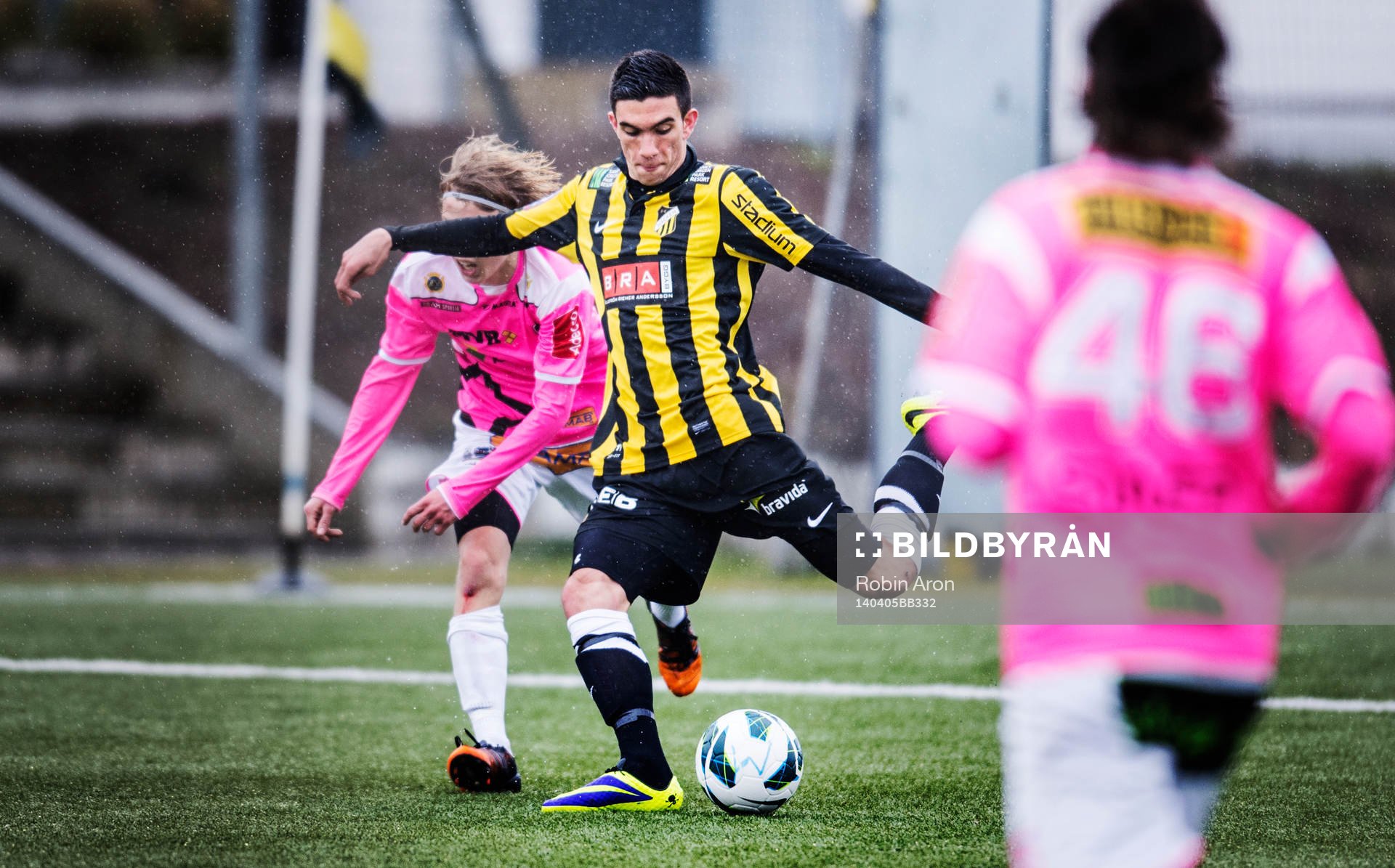 Häckens Daniel Krezic skjuter in 3-0 i fotbollsmatchen