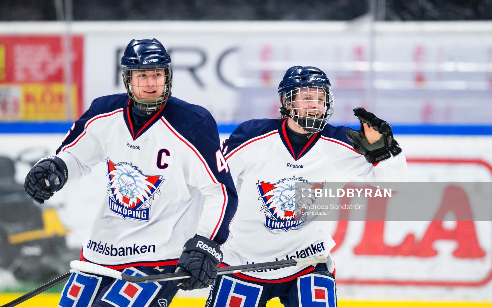 Linköpings Tobias Göransson (h) jublar med Philip Rondahl