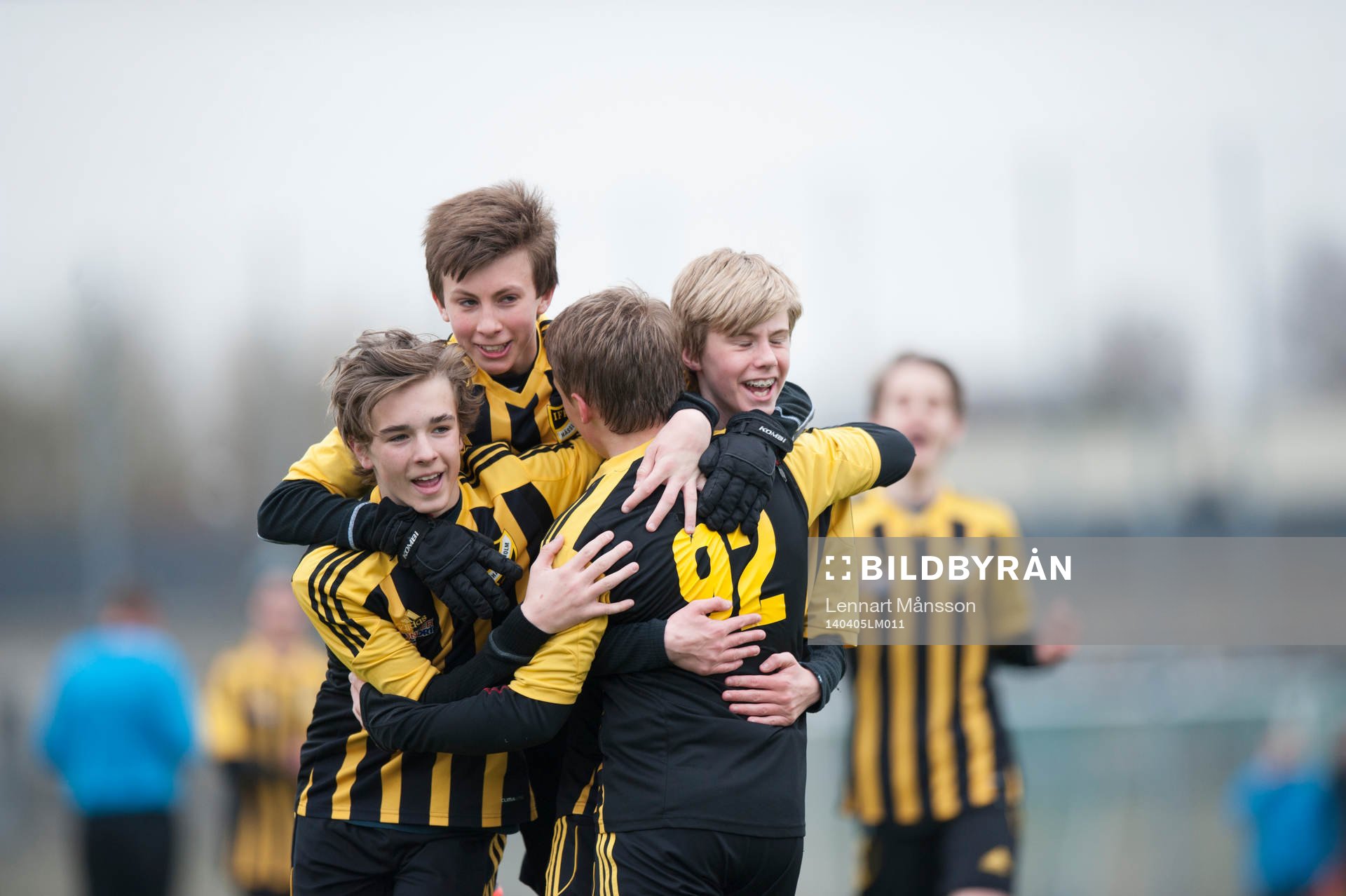 IFK Hässleholms Amel Crnalic har gjort 2-1 och grattas i
