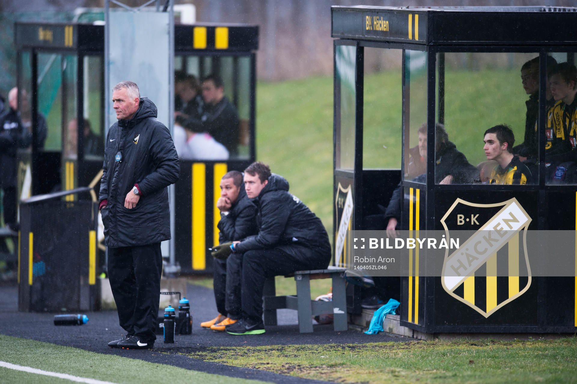 Häckens tränare Teddy Olausson står upp i fotbollsmatchen mellan BK Häcken och Landskrona BoIS i U19 Allsvenskan Södra den 05 januari 2014 i Göteborg .