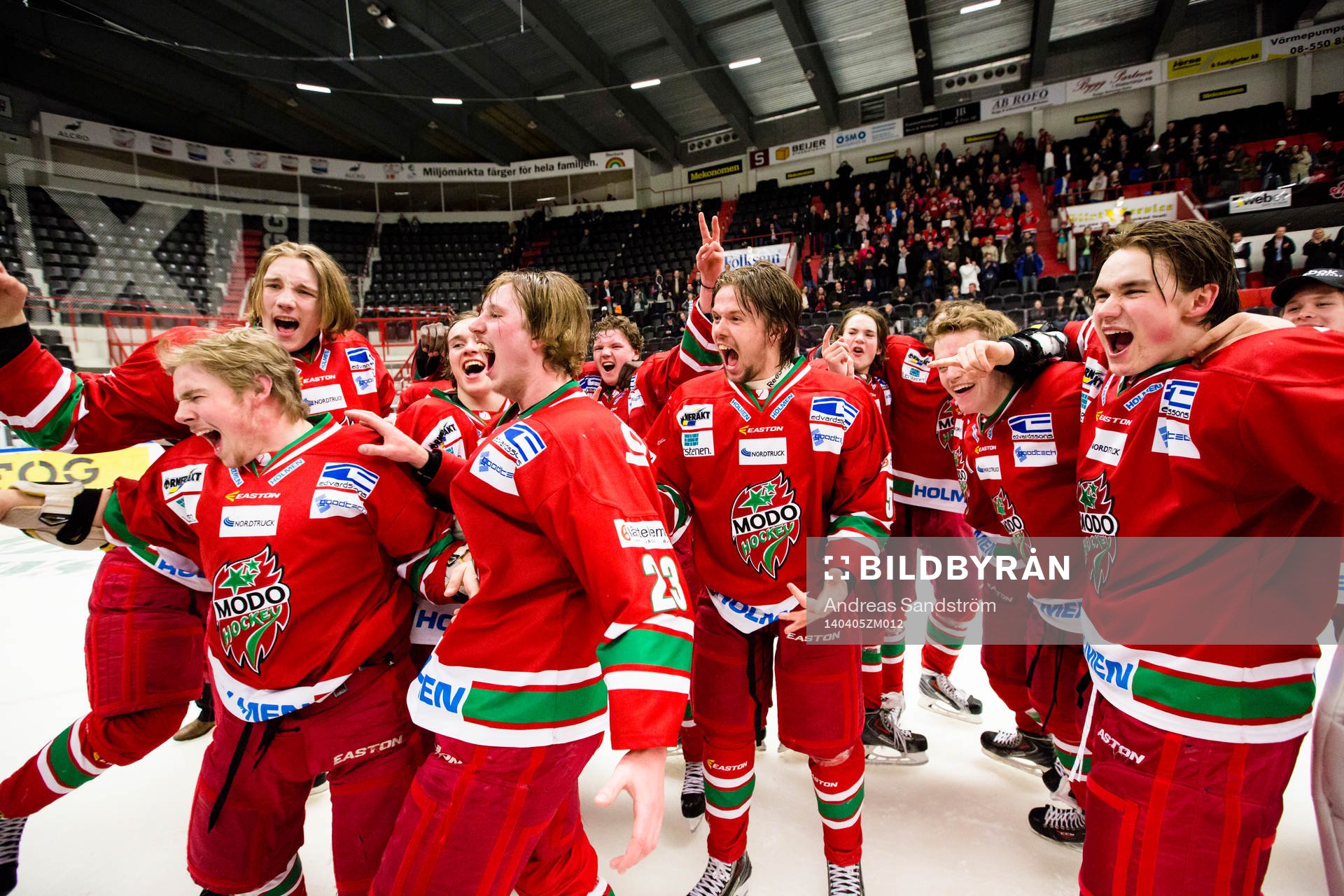 Modos spelare firar segern och JSM-Guldet