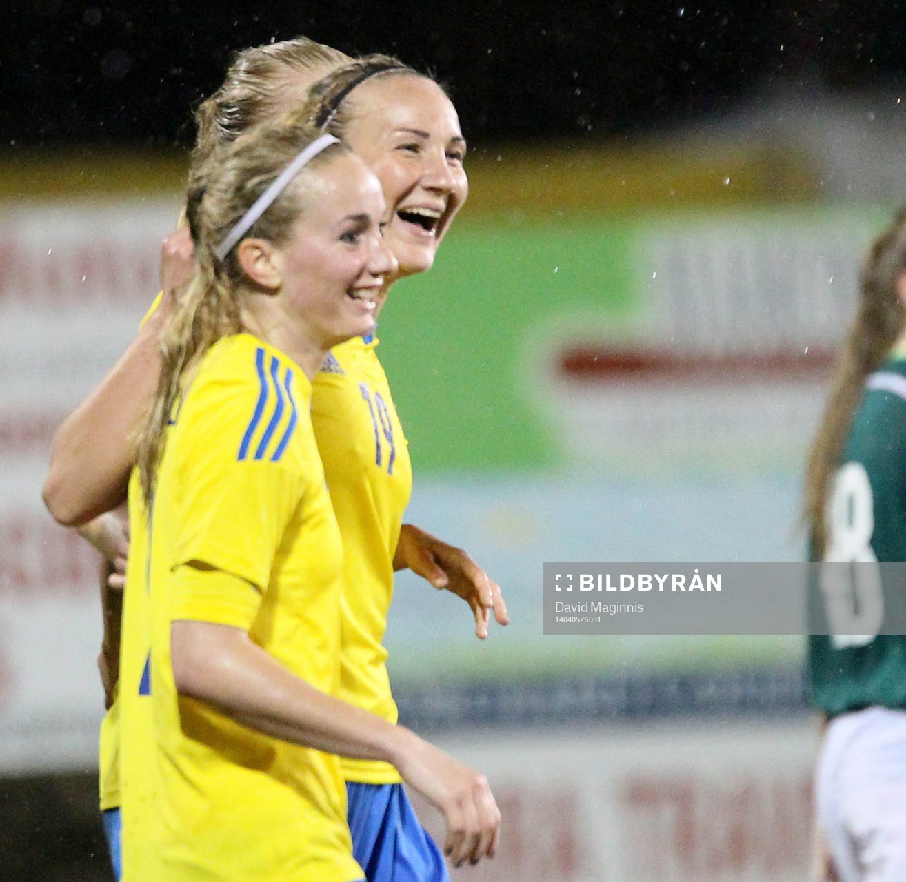 Fotboll, Dam, VM-Kval, Nordirland - Sverige: Sweden's Emma Lundh celebrates her goal during tillsammans med Kosovare Asllani this evenings game at Shamrock Park in Portadown.