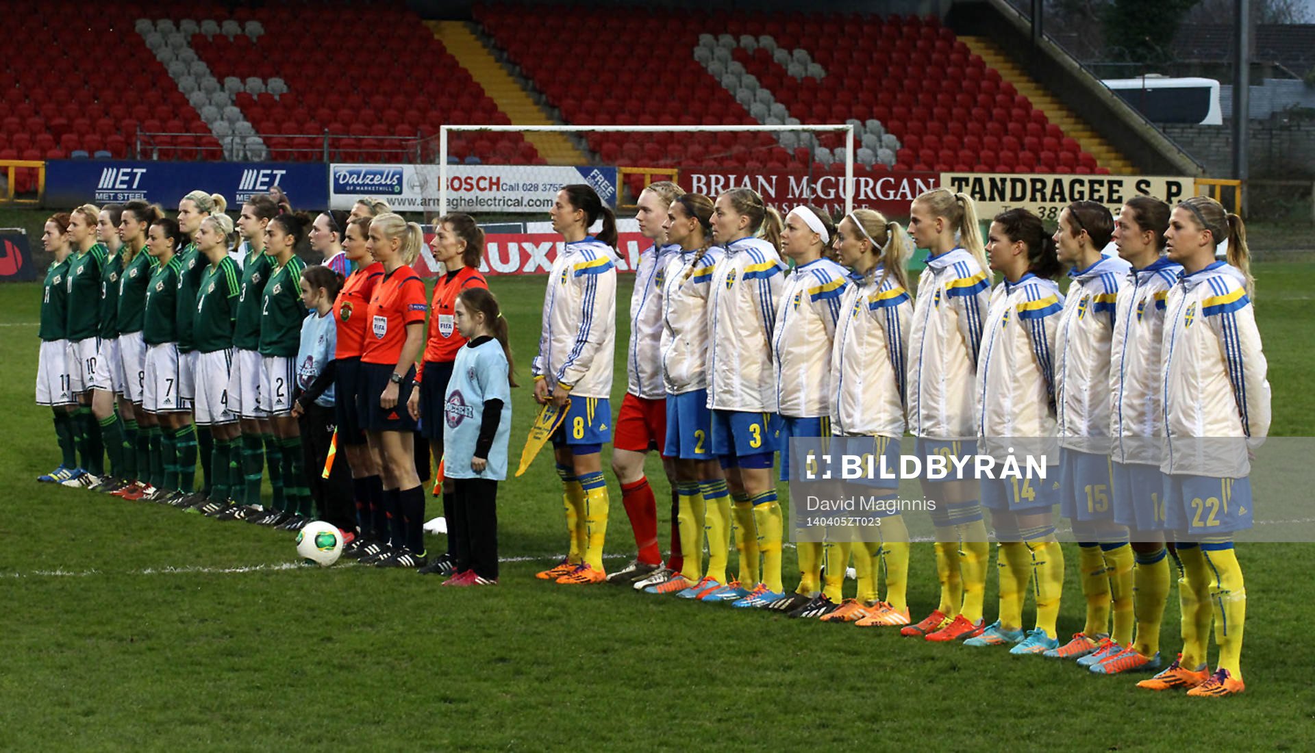 Fotboll, Dam, VM-Kval, Nordirland - Sverige: Sweden's and Northern Ireland's teams before this evenings game at Shamrock Park in Portadown.
