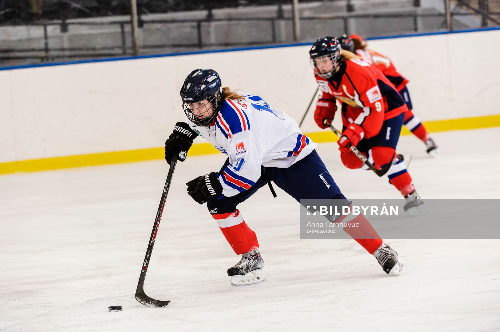 Ångermanlands Celine Tedenby med pucken