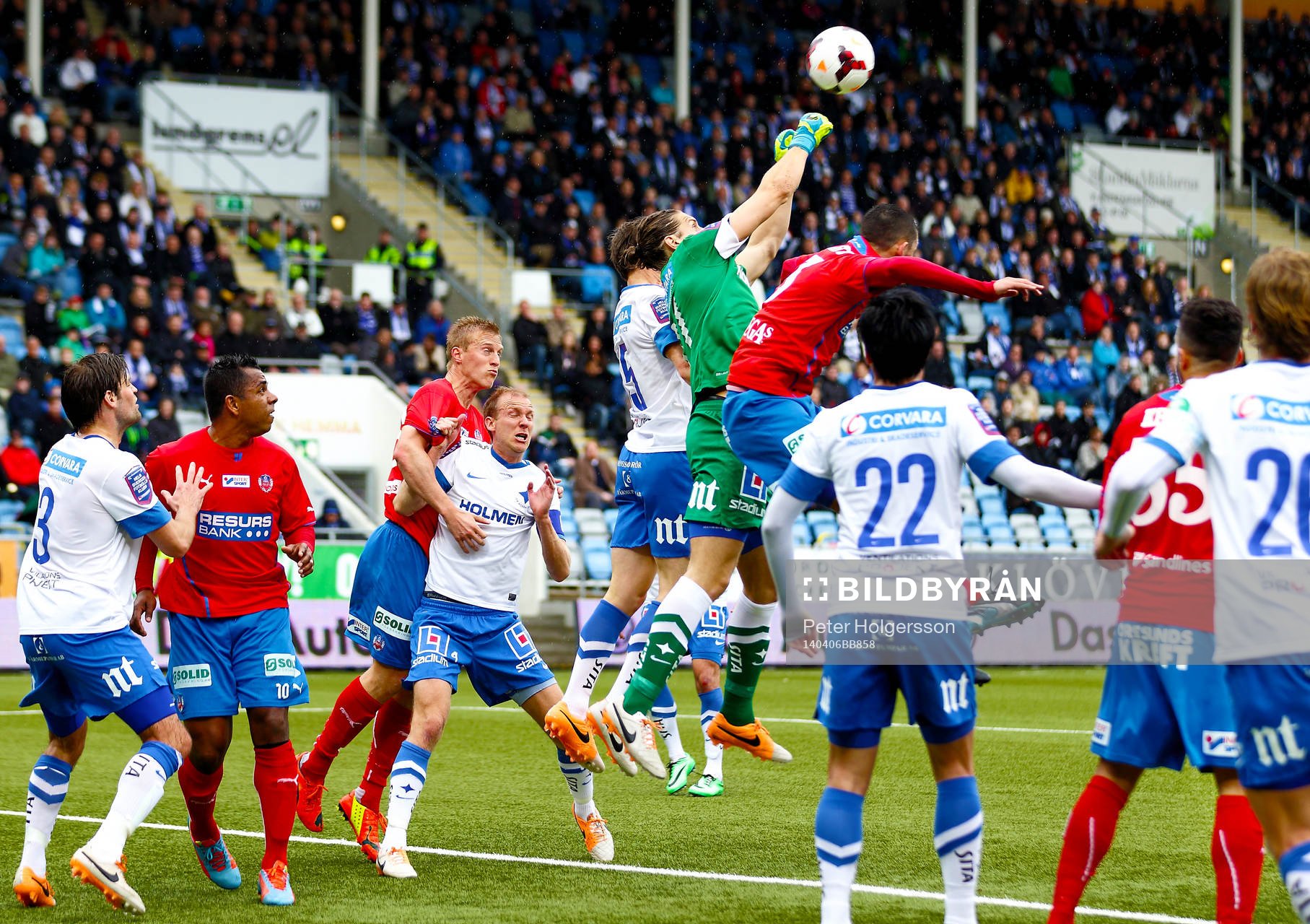 Räddning av Norrköpings målvakt David Mitov Nilsson