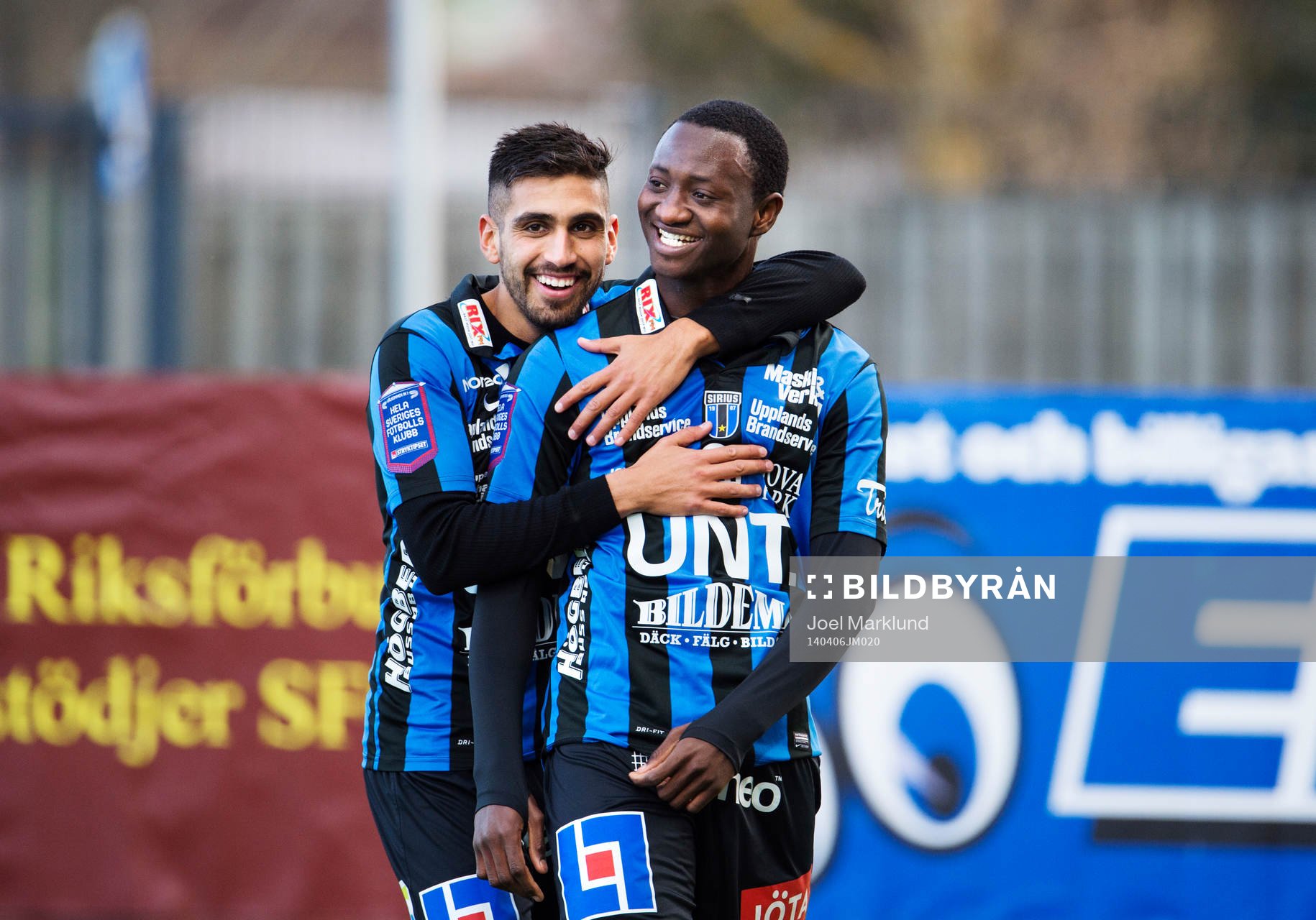 Sirius Stefan Silva och Moses Ogbu jublar