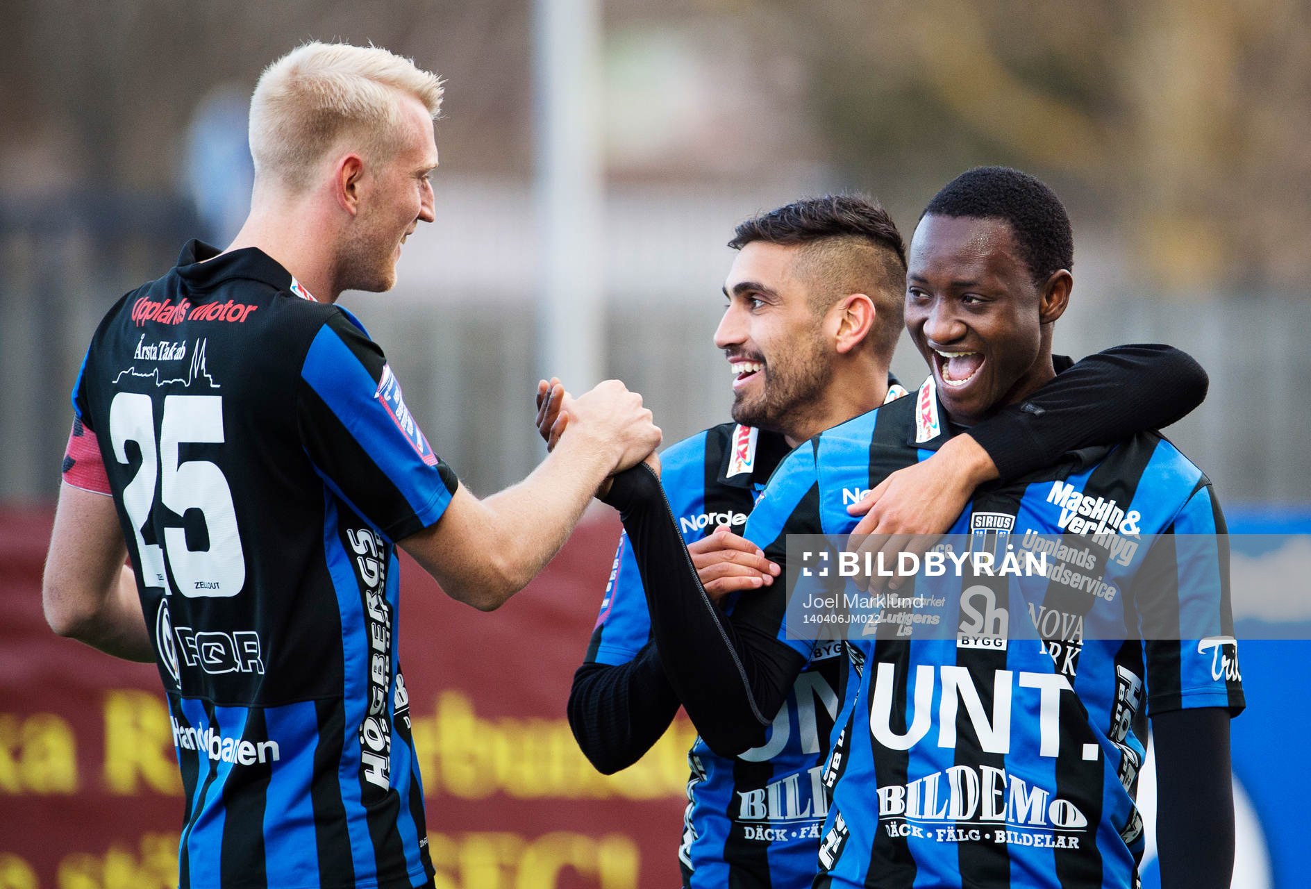 Sirius Carl Nyström, Stefan Silva och Moses Ogbu jublar