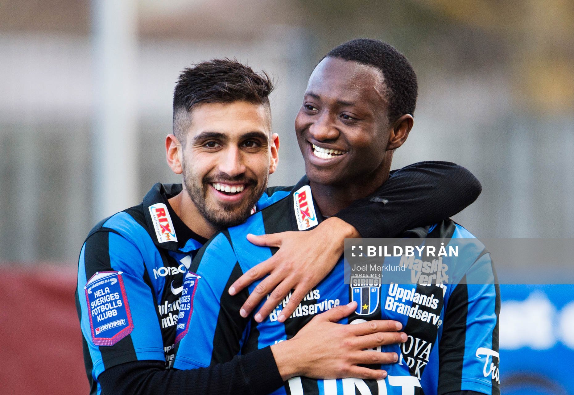Sirius Stefan Silva och Moses Ogbu jublar