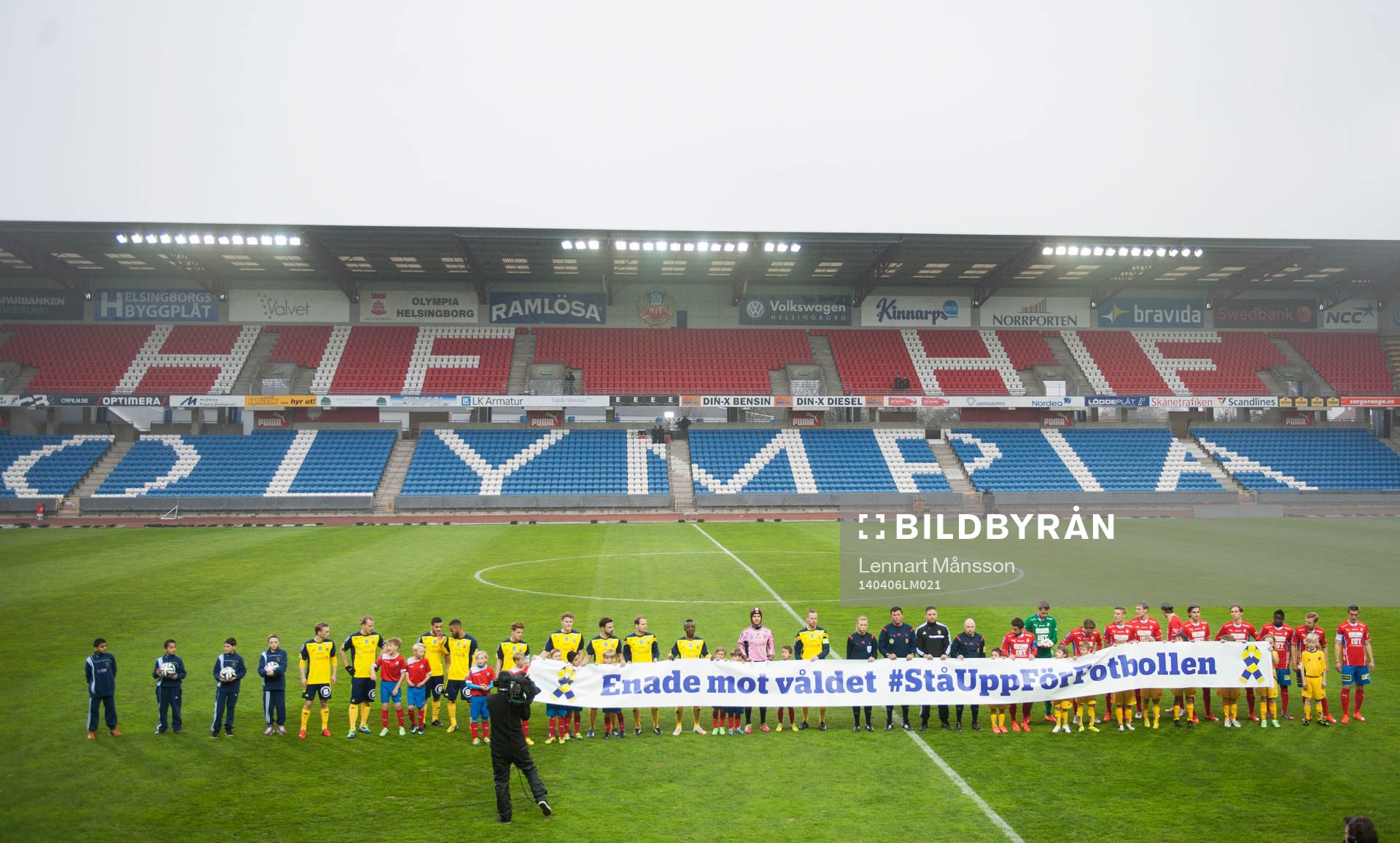 Manifestation mot våldet före  matchen i Superettan