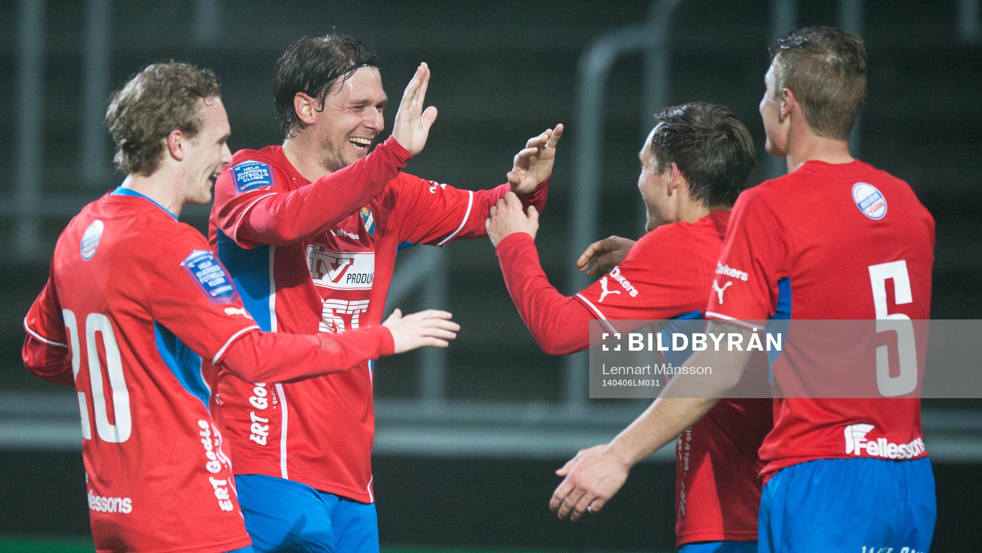 Östers Andreas Wihlborg har gjort 1-4 och tackar Freddy