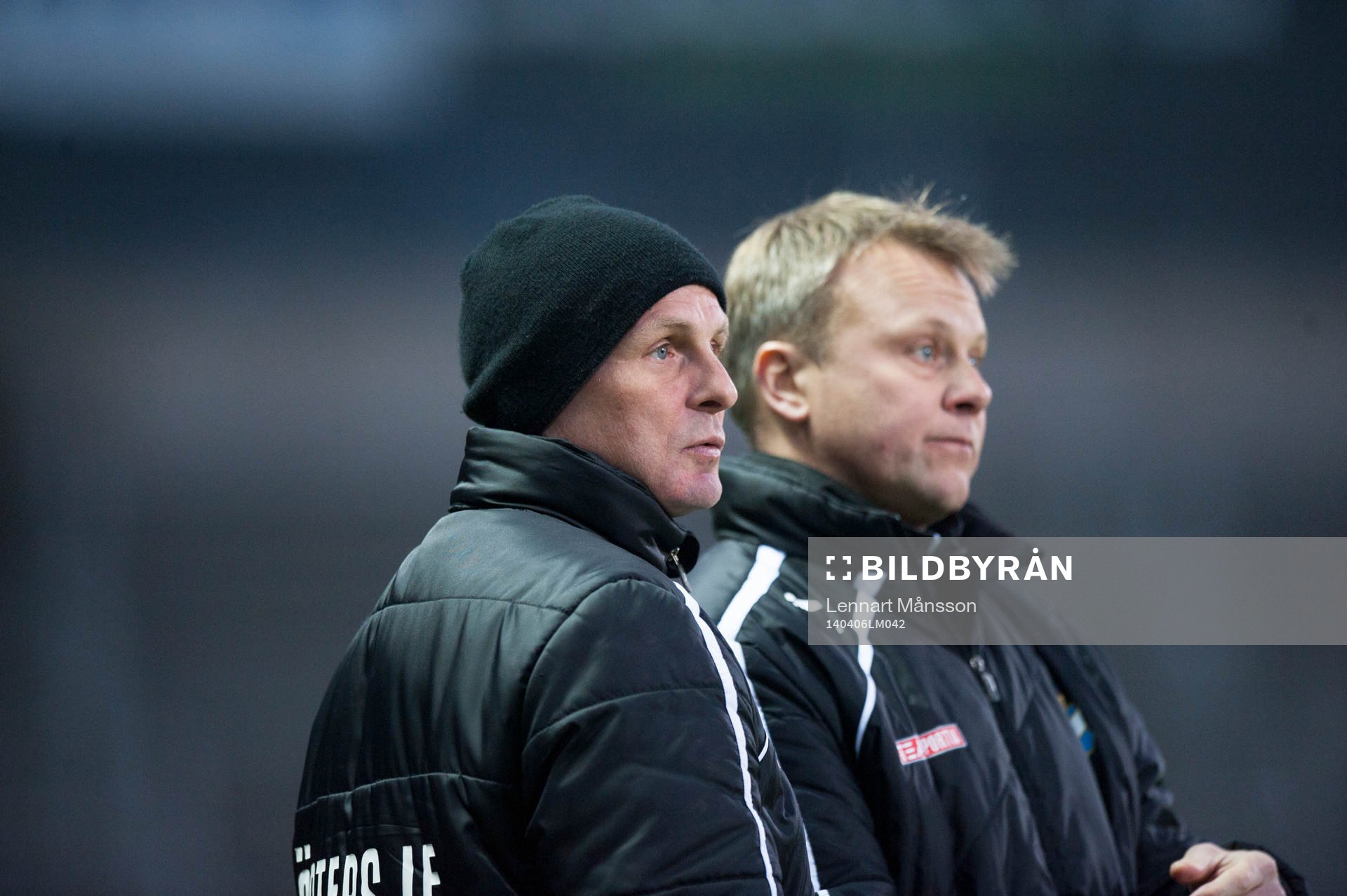 Östers tränare Roberth Björknesjö och Peter Wibrån i matchen i Superettan mellan Ängelholm och Öster i Helsingborg 6 april 2014.