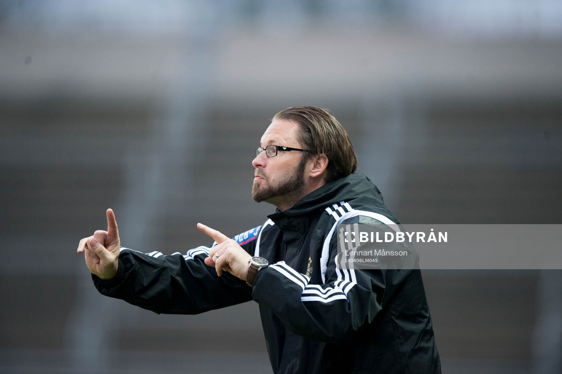 Ängelholms tränare Joakim Persson i matchen i Superettan