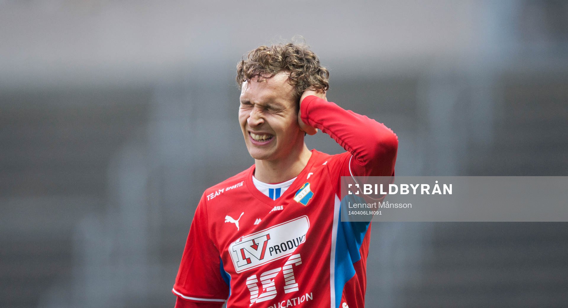 Östers Alexander Henningsson, ont i huvudet,  i matchen i