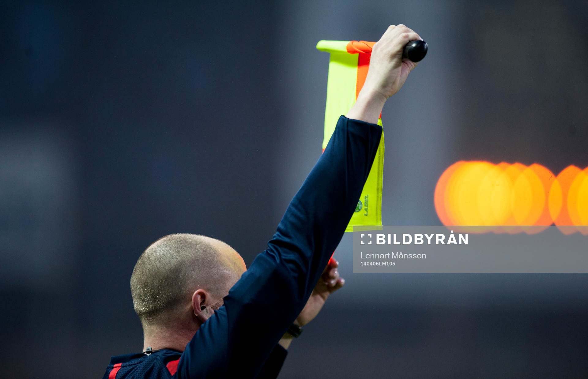 Assisterande domare signalerar för byte i matchen i Superettan mellan Ängelholm och Öster i Helsingborg 6 april 2014.
