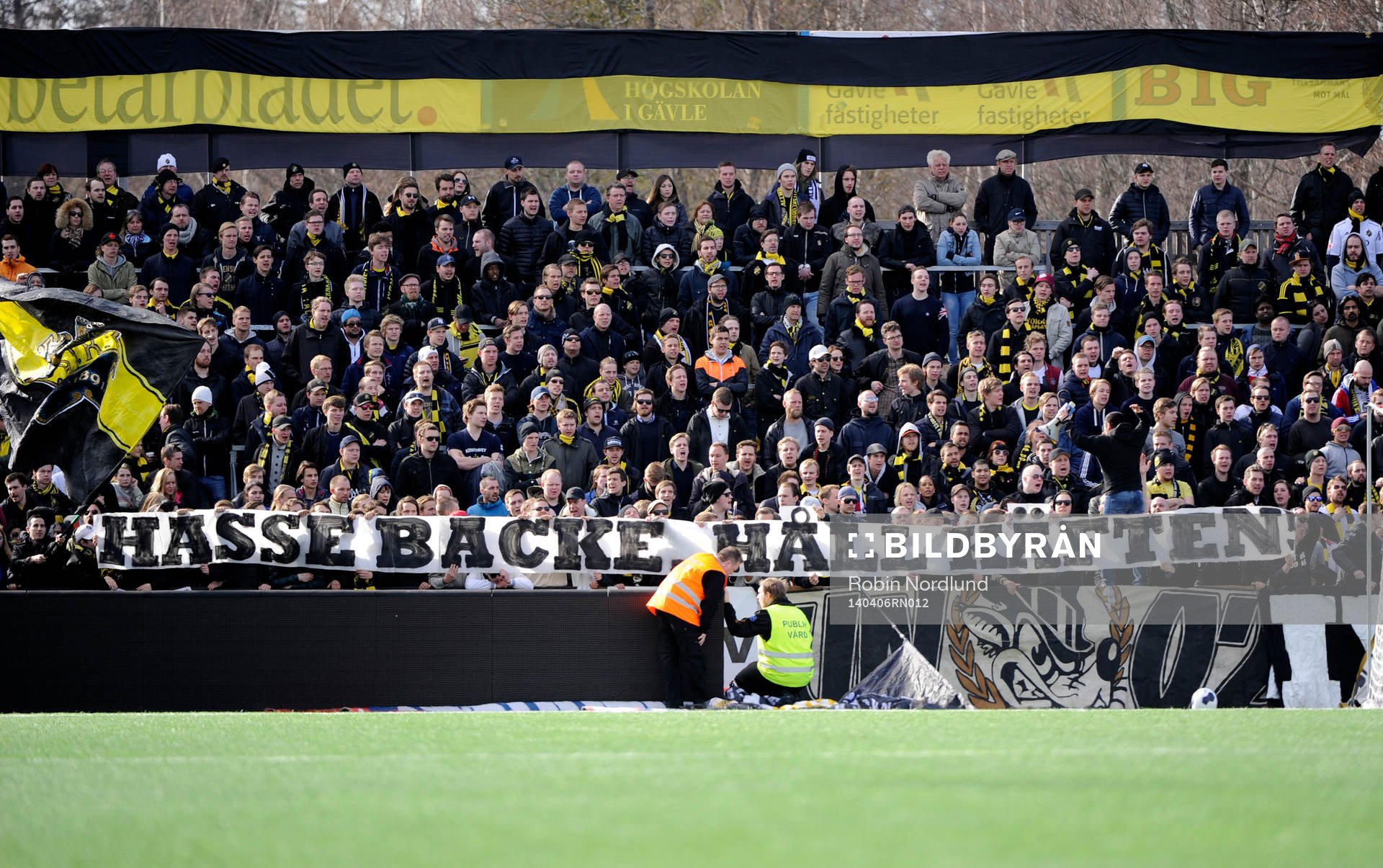 Banderoll med texten Hasse Backe, Håll käften