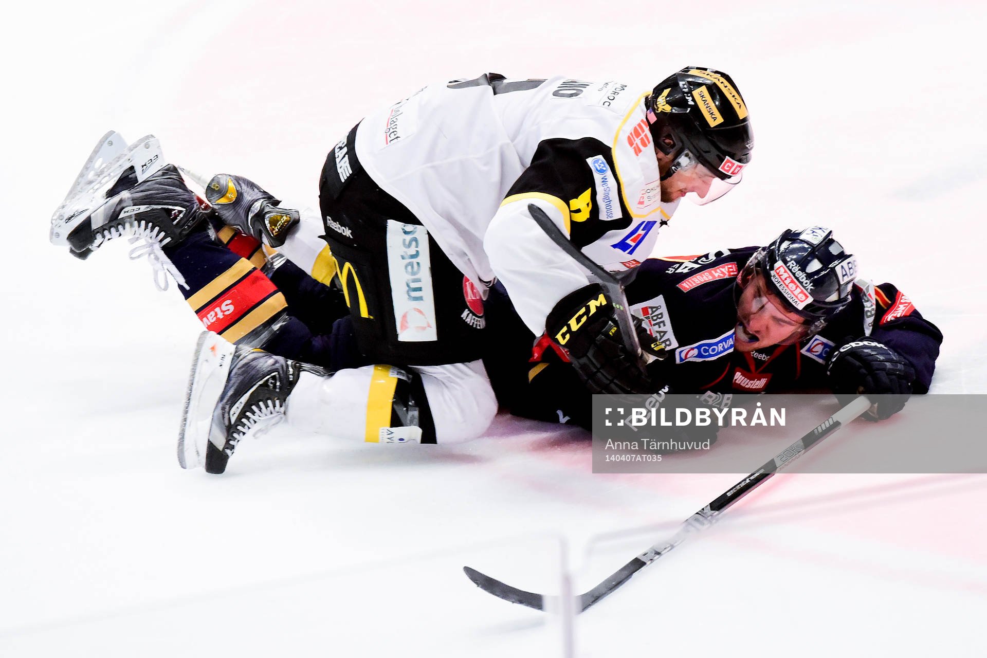 Djurgårdens Alexander Falk och V?ster?s Marcus Jonsson