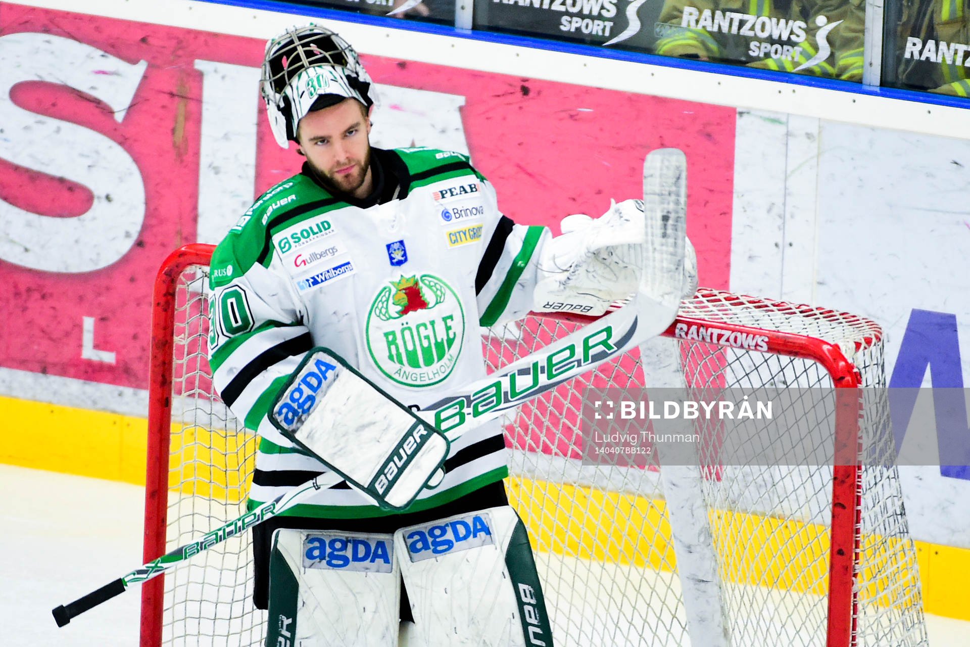 Rögles målvakt Kevin Lindskoug deppar