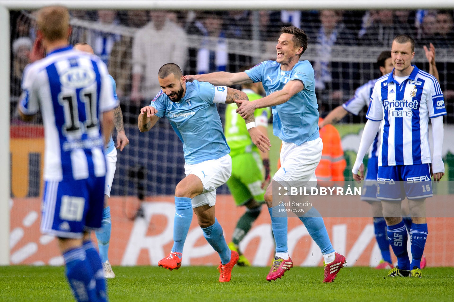 Malmös Guillermo Molins och Markus Rosenberg firar efter 0-1 under fotbollsmatchen i Allsvenskan mellan IFK Göteborg och Malmö FF den 7 april 2014 i Göteborg.