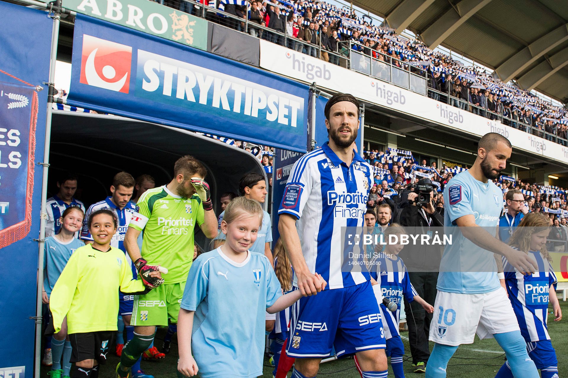 Lagen tågar in med lagkaptenerna Mattias Bjärsmyr, IFK