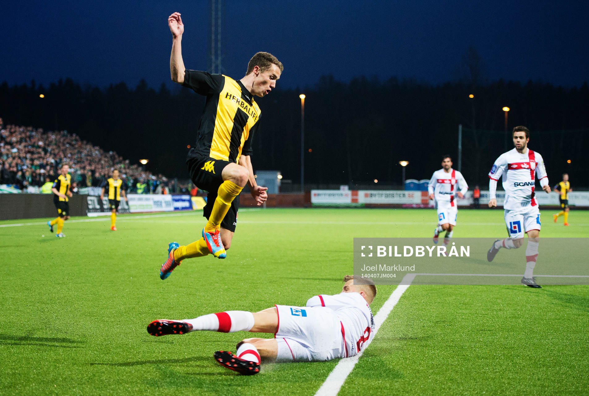 Hammarbys Fredrik Torsteinbø hoppar över Assyriskas Jens
