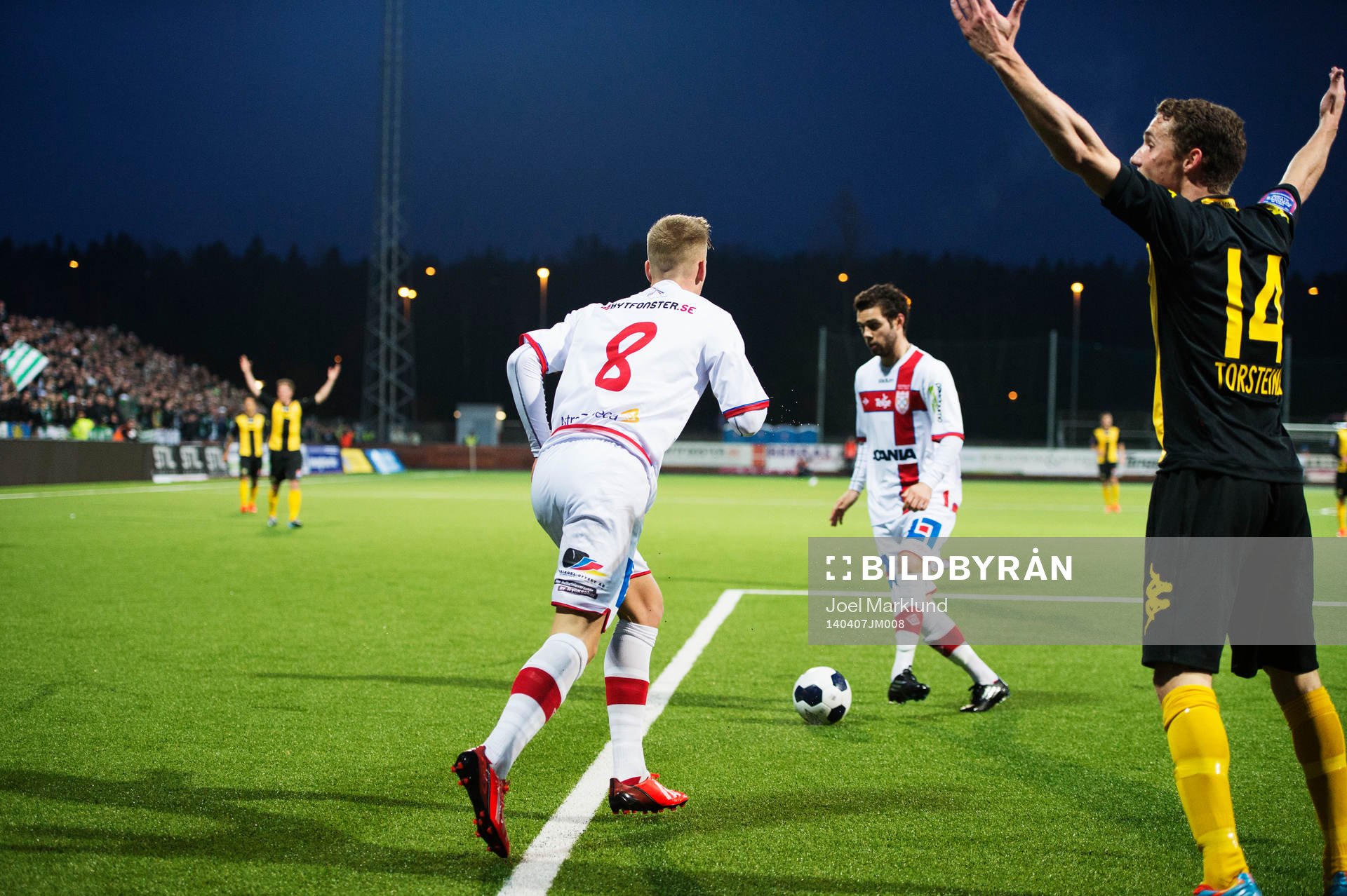 Hammarbys Fredrik Torsteinbø gestikulerar för att