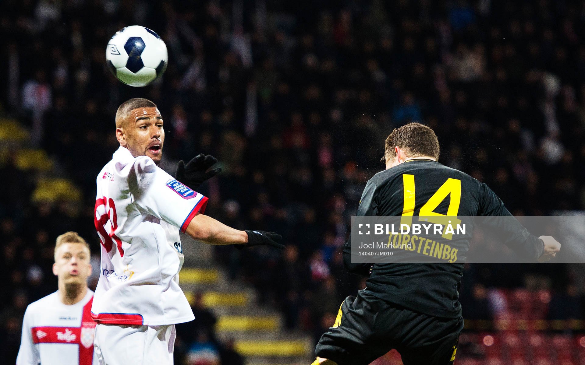 Assyriskas Kyle Konwea ser Hammarbys Fredrik Torsteinbø