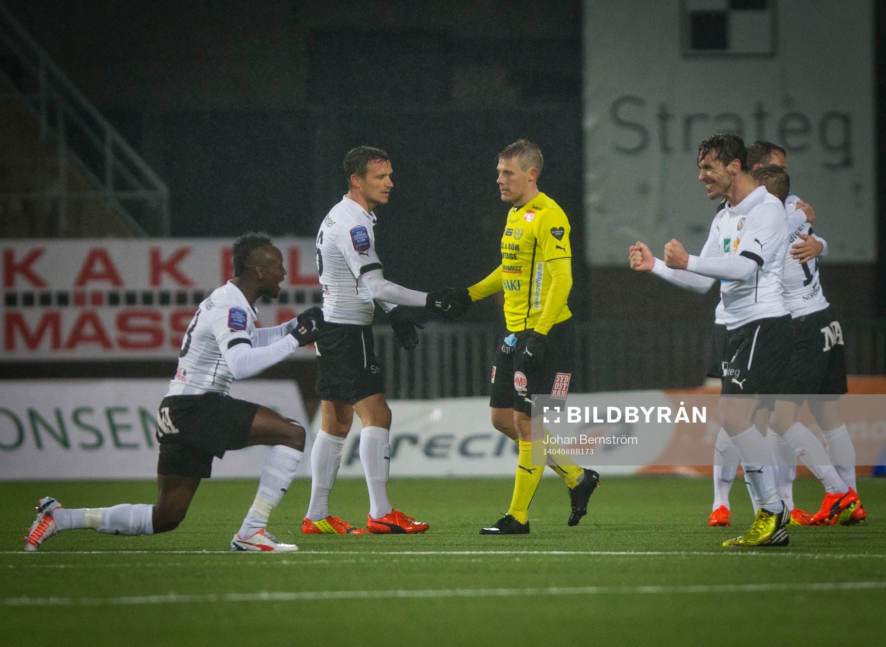 Örebros Shpetim Hasani gör 1-0 och jublar med Nordin