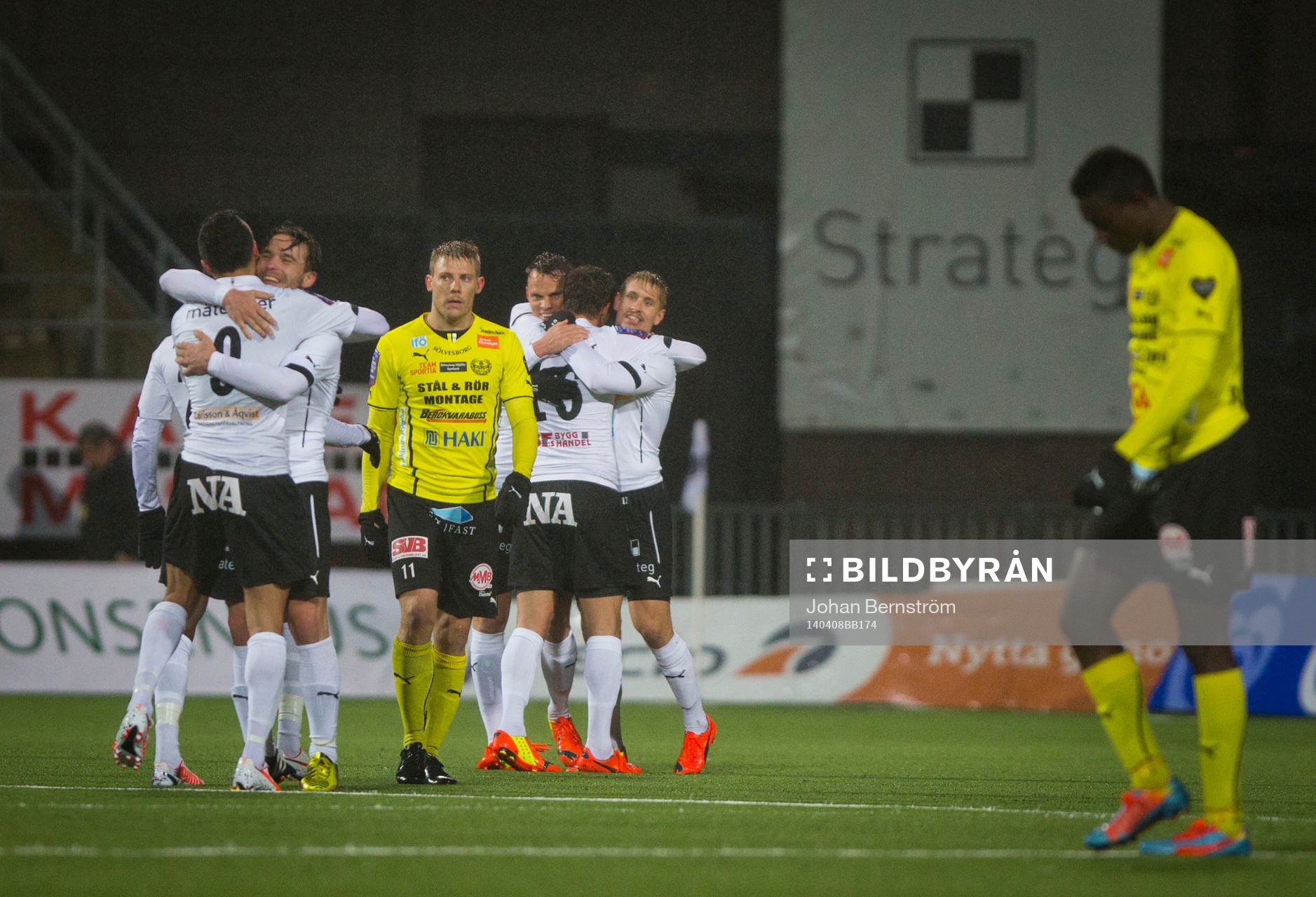 Örebros Shpetim Hasani gör 1-0 och jublar med Nordin