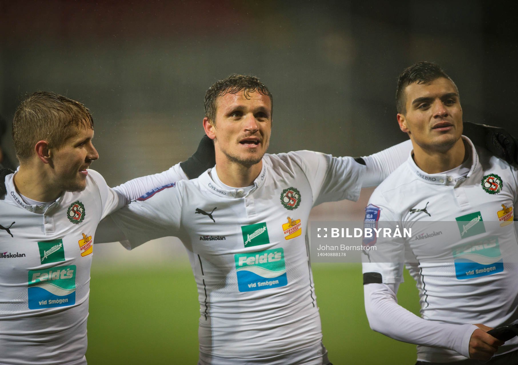 Örebros Shpetim Hasani gör 1-0 och jublar med Ahmed Yasin