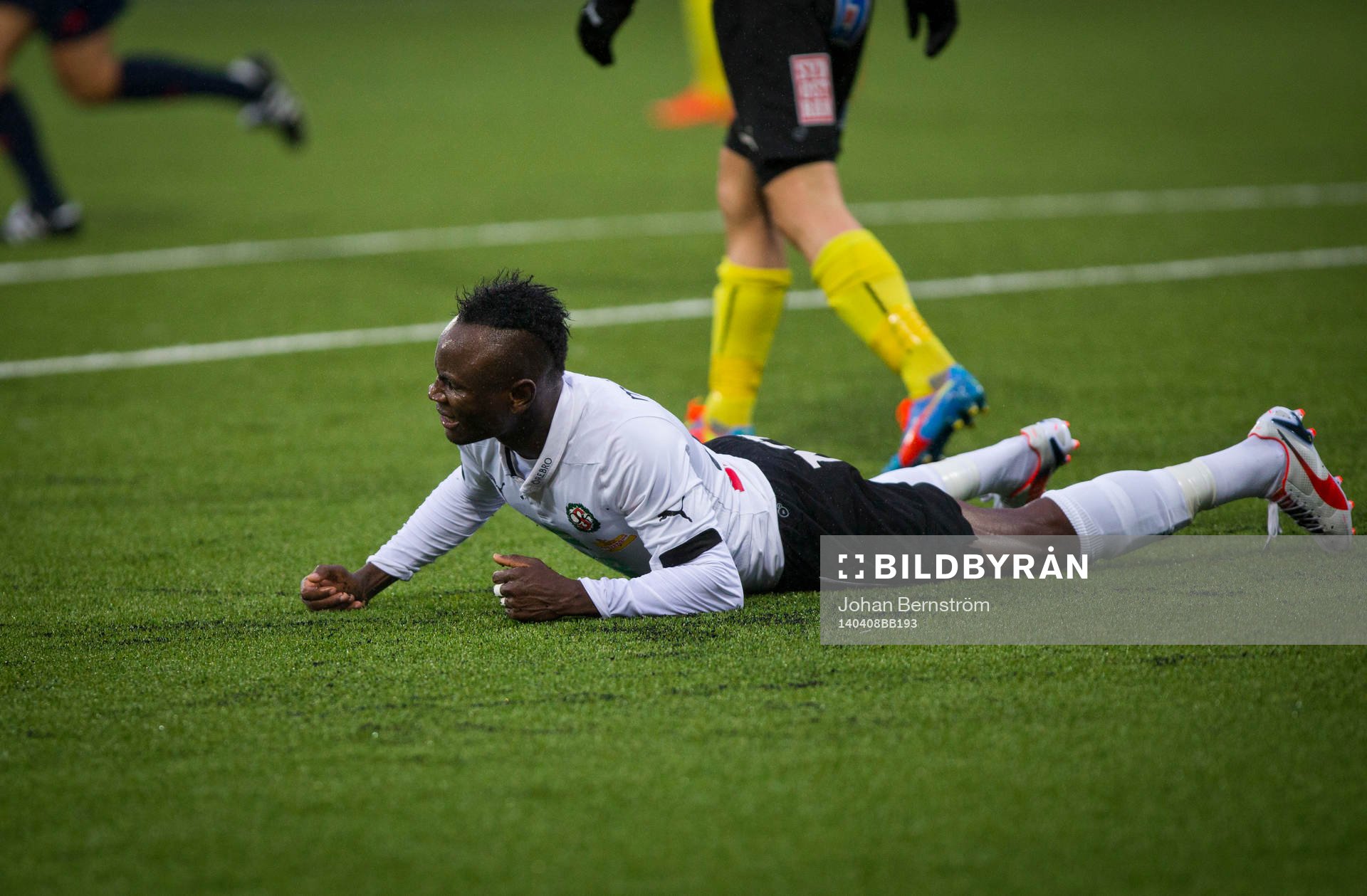 Örebros Samuel Mensiro deppar