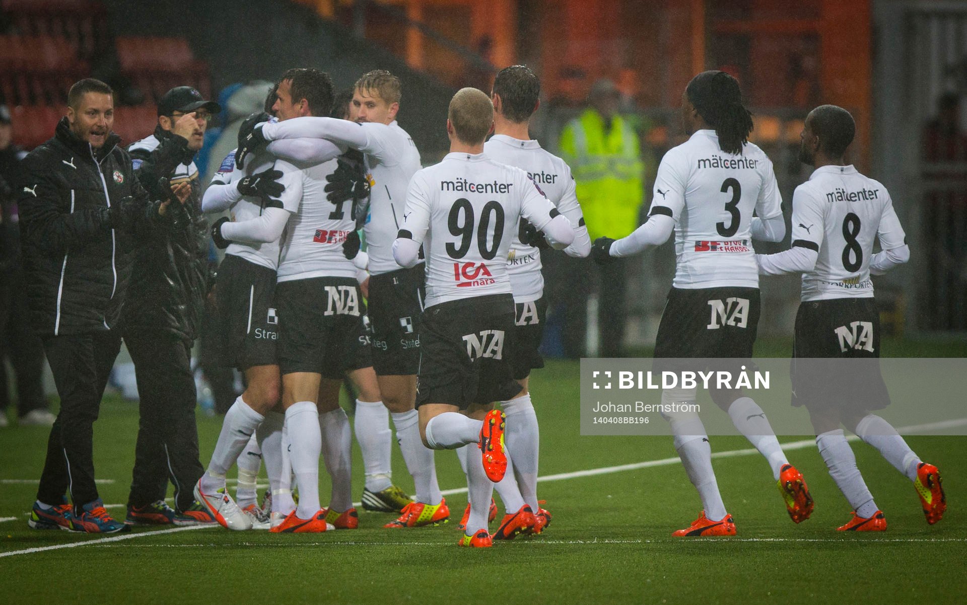 Örebros Shpetim Hasani gör 1-0 och jublar med Ahmed