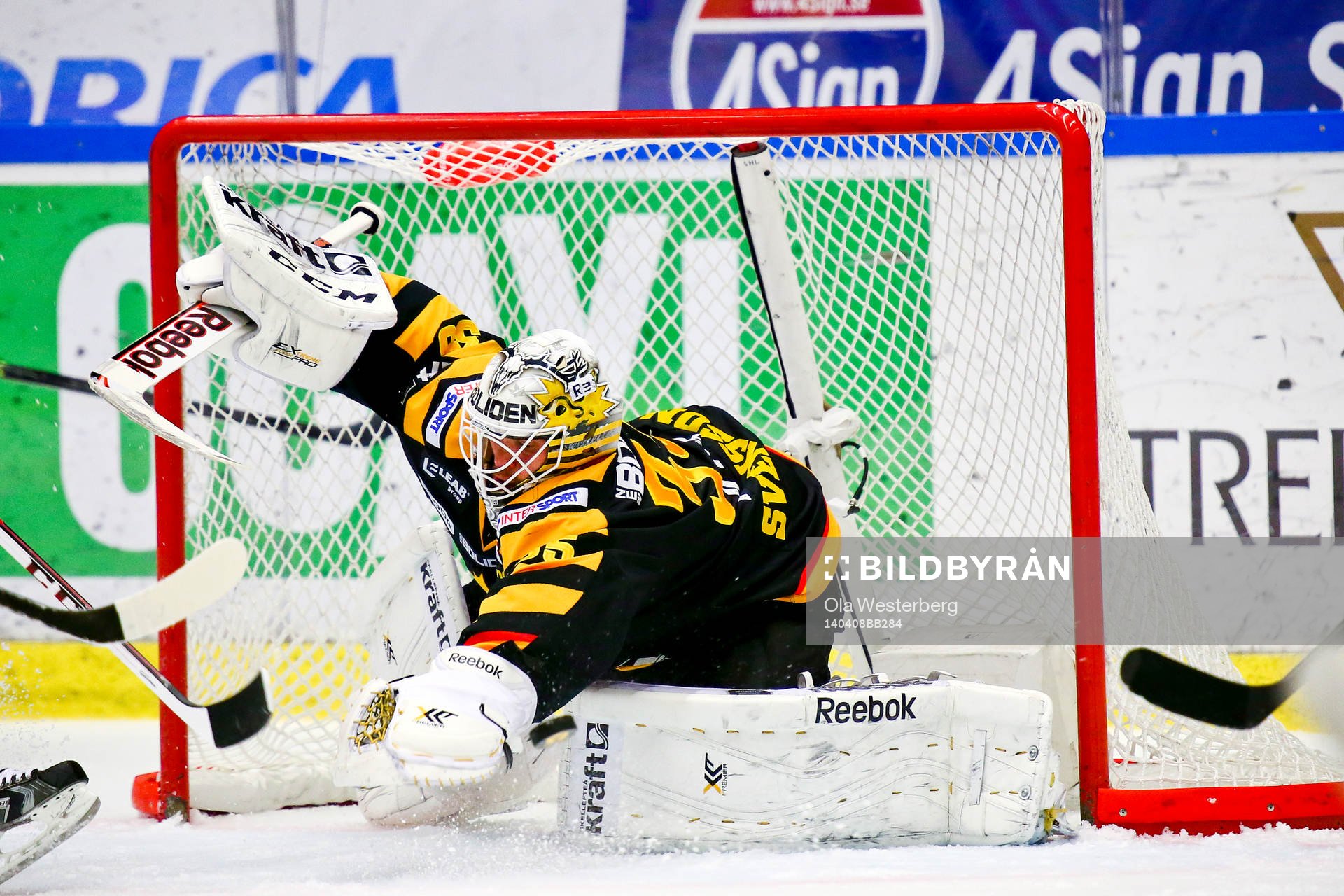 Skellefteåsmålvakt Markus Svensson mot Linköpings