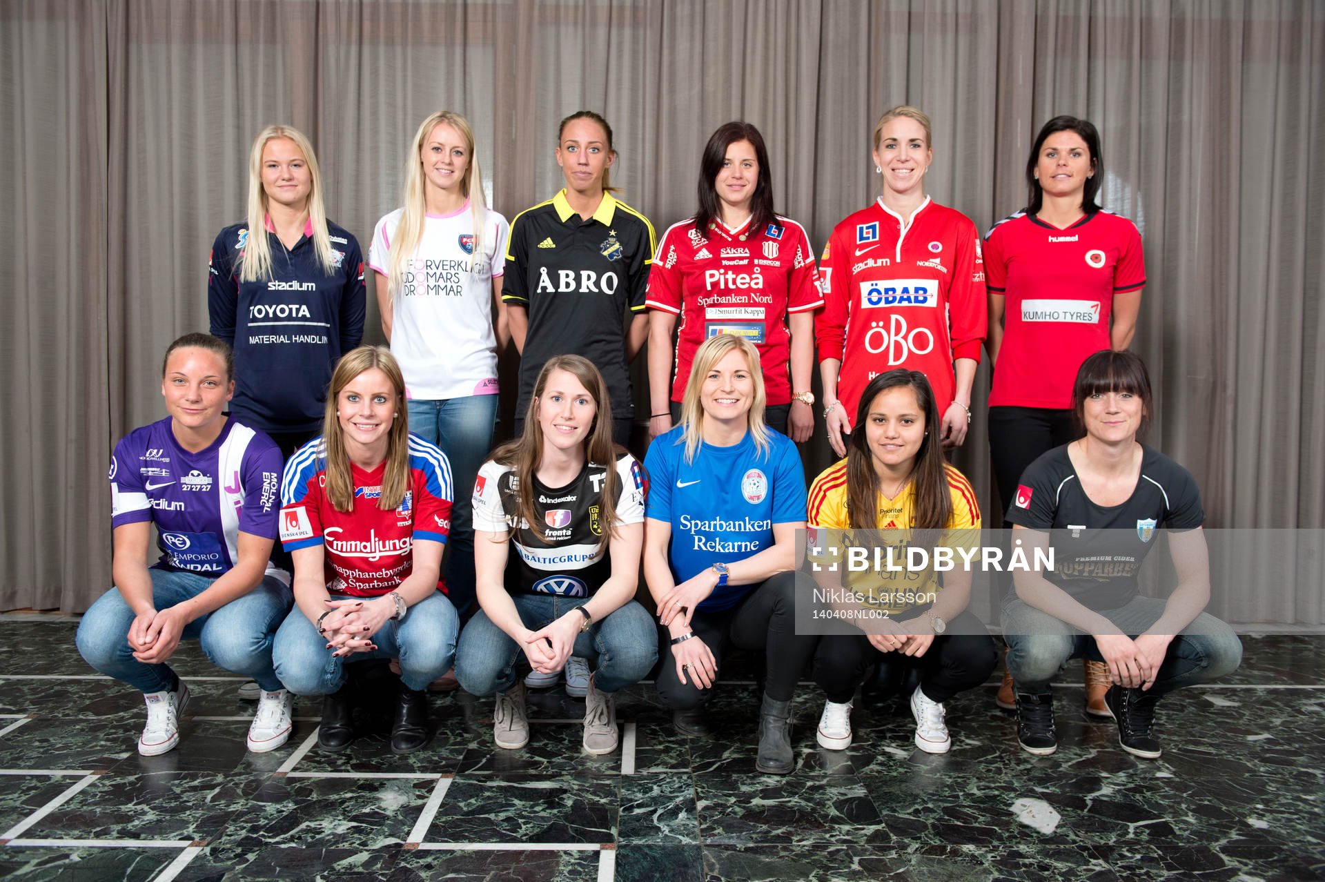 Profiler under upptaktsträffen i damallsvenskan den 08 april 2014 i Stockholm. Bakre raden fr. v Pernille Harder, Linköping, Amanda Ilestedt, Rosengård, Petra Andersson, AIK, Hanna Pettersson, Piteå, Elin Magnusson, Örebro och Susanne Moberg, Kristianstad. Främre raden fr. v Anna Hjälmkvist, Jitex, Sofie Andersson, Vittsjö, Emma Berglund, Umeå, Annica Svensson, Eskilstuna, Malin Diaz, Tyresö och Marlene Sjöberg, Kopparbergs/Göteborg.