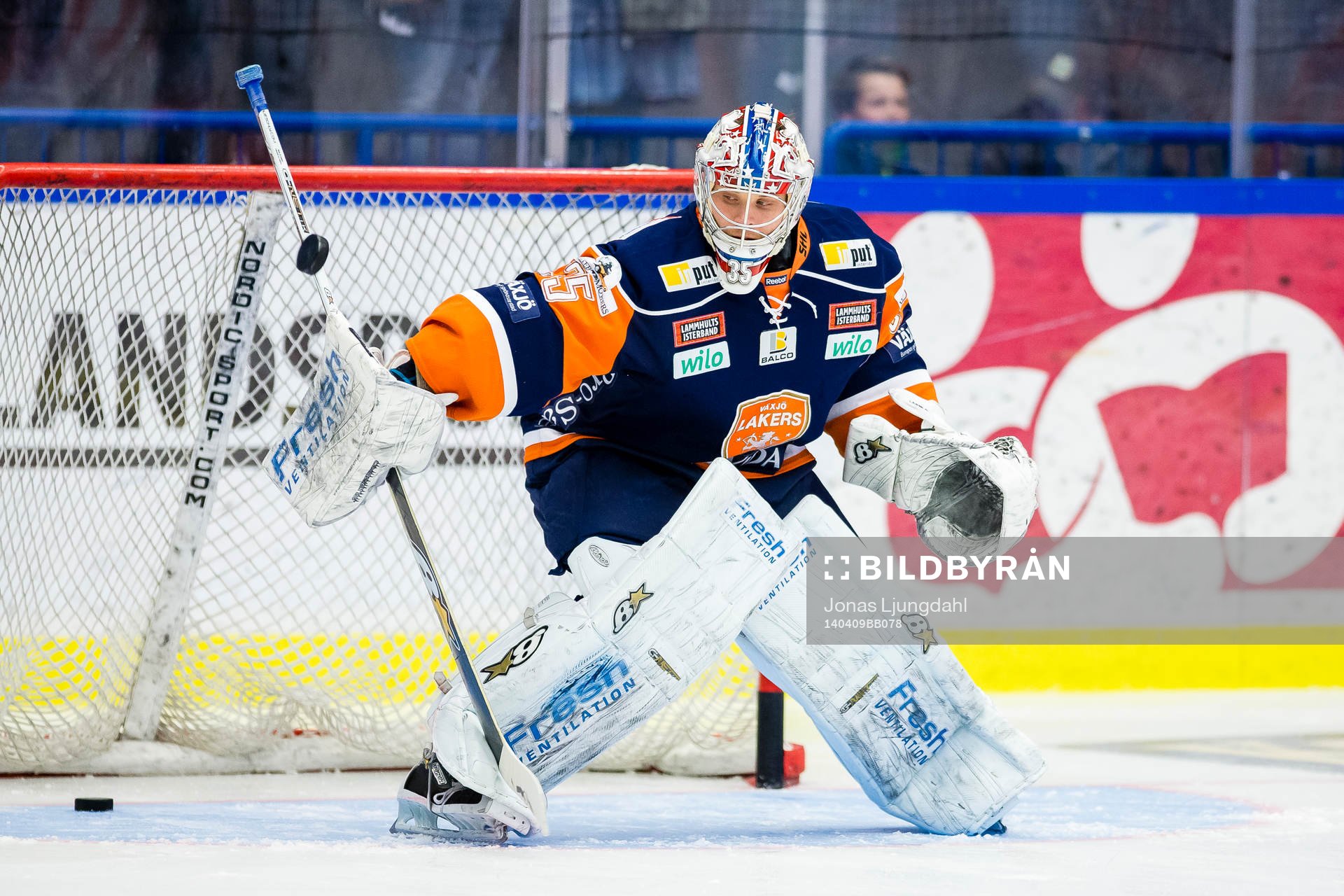 Växjös målvakt Teemu Lassila innan ishockeymatchen i SHL