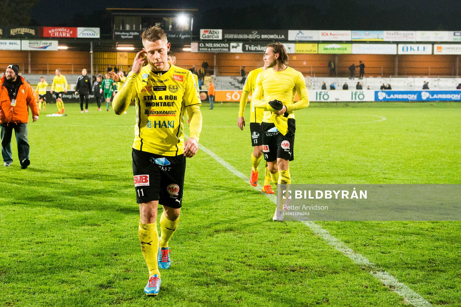 Mjällbys Patrik Ingelsten lämnar planen