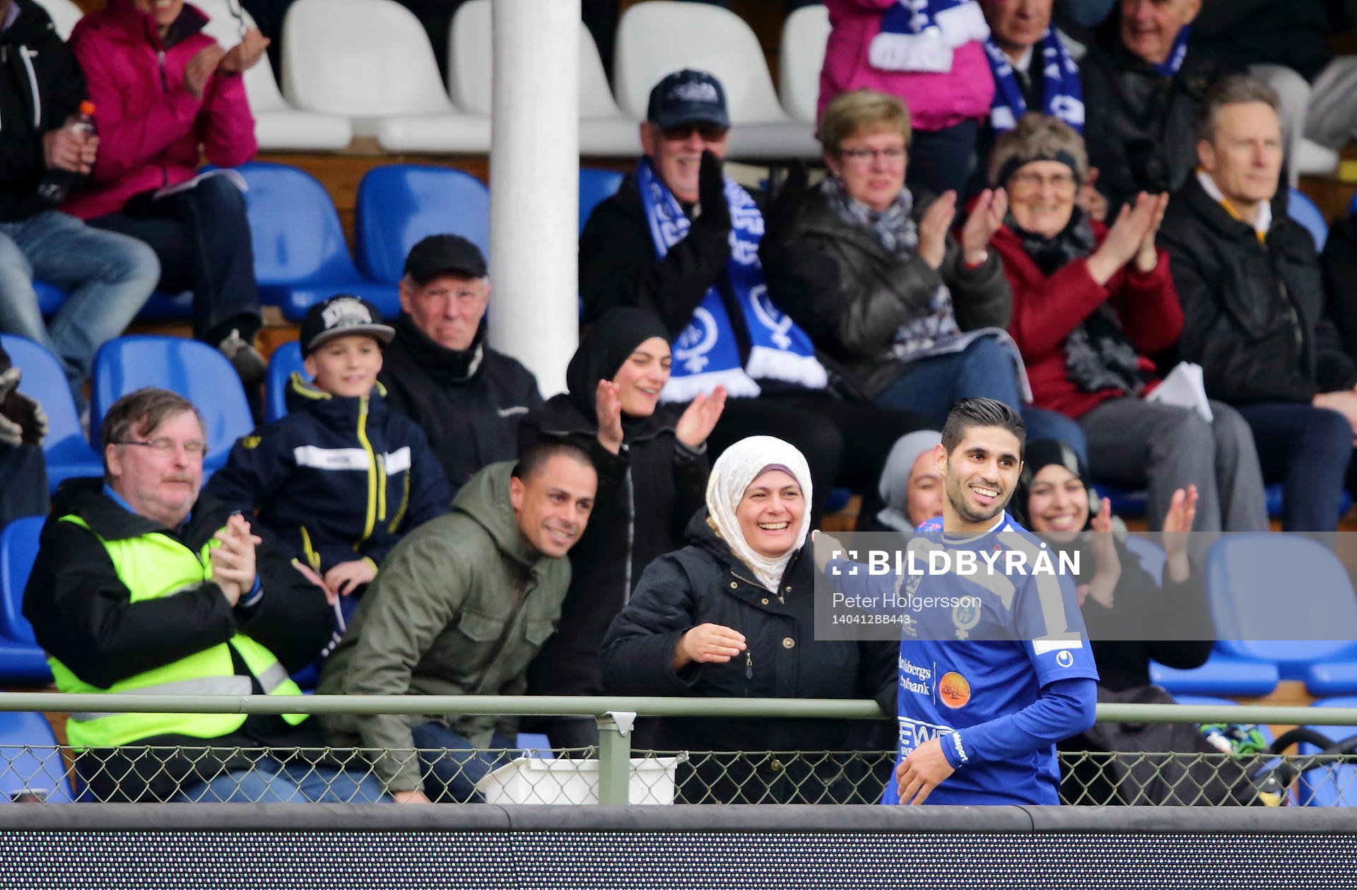 Målgörare 2-0 Åtvidabergs Imad Zatara jublar med familjen