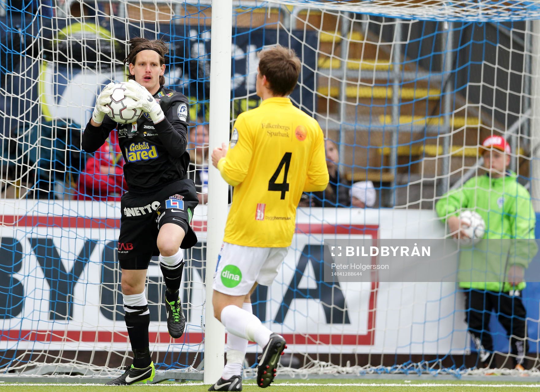 Falkenbergs målvakt Otto Martler och Falkenbergs Daniel