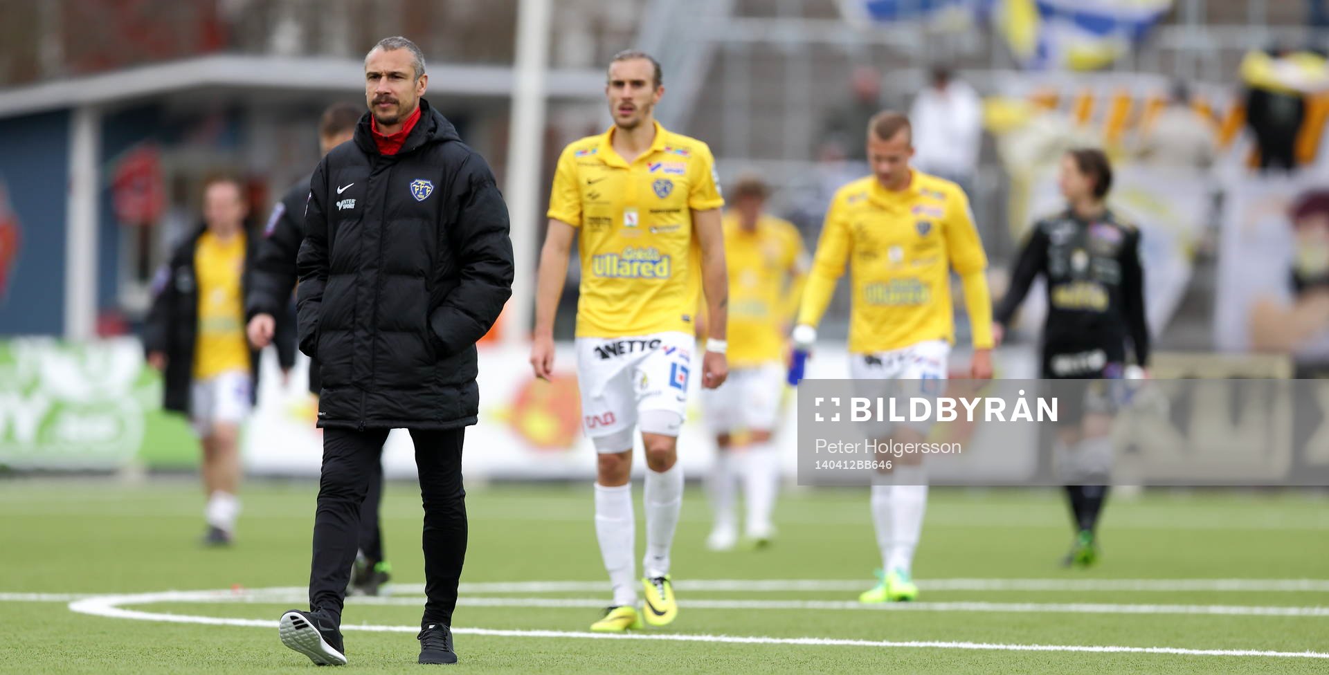 Falkenbergs tränare Henrik Larsson deppar