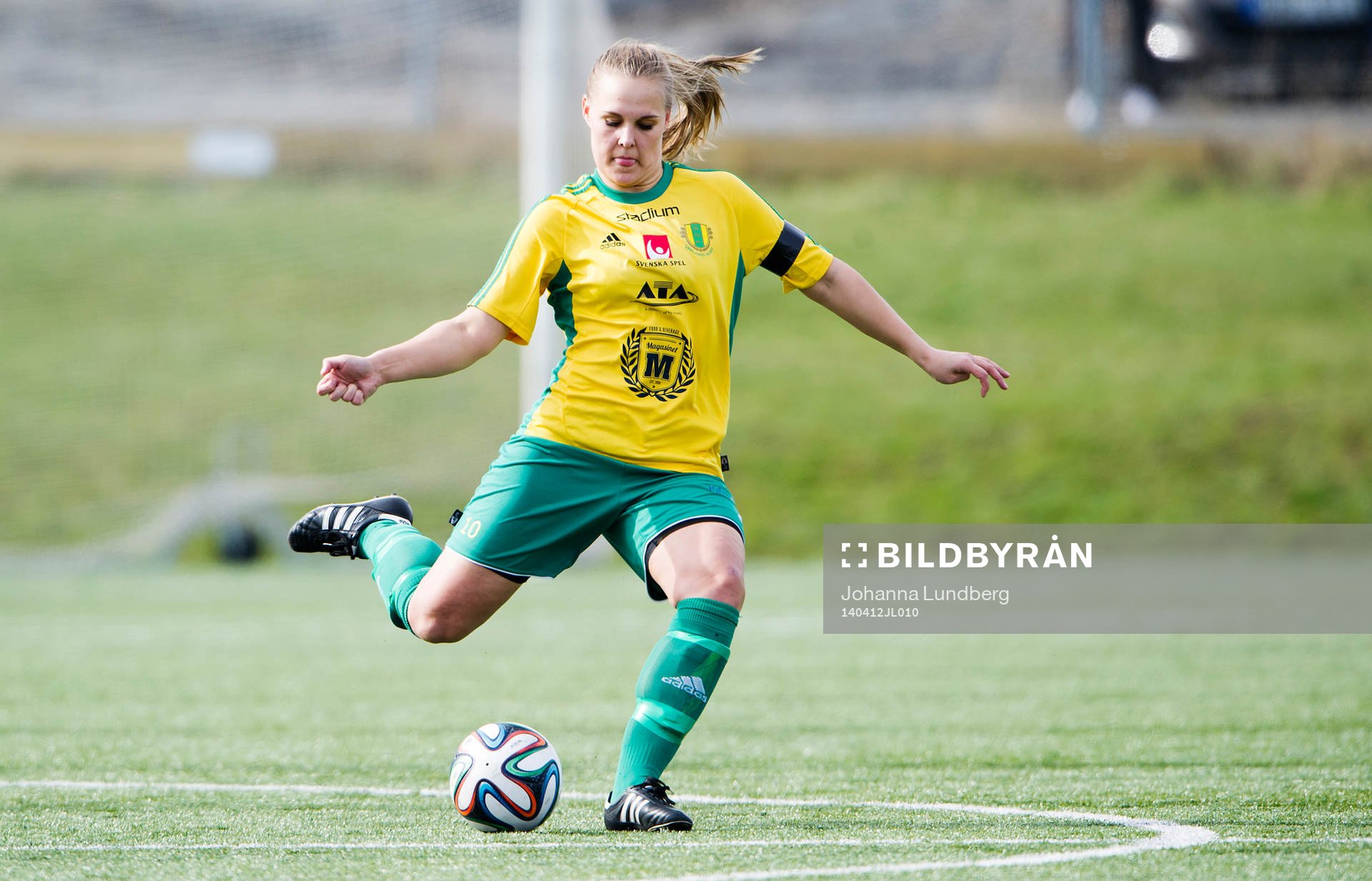 Bollstanäs Emma Widström under fotbollsmatchen i Elitettan mellan Bollstanäs och Mallbacken den 12 april 2014 i Stockholm.