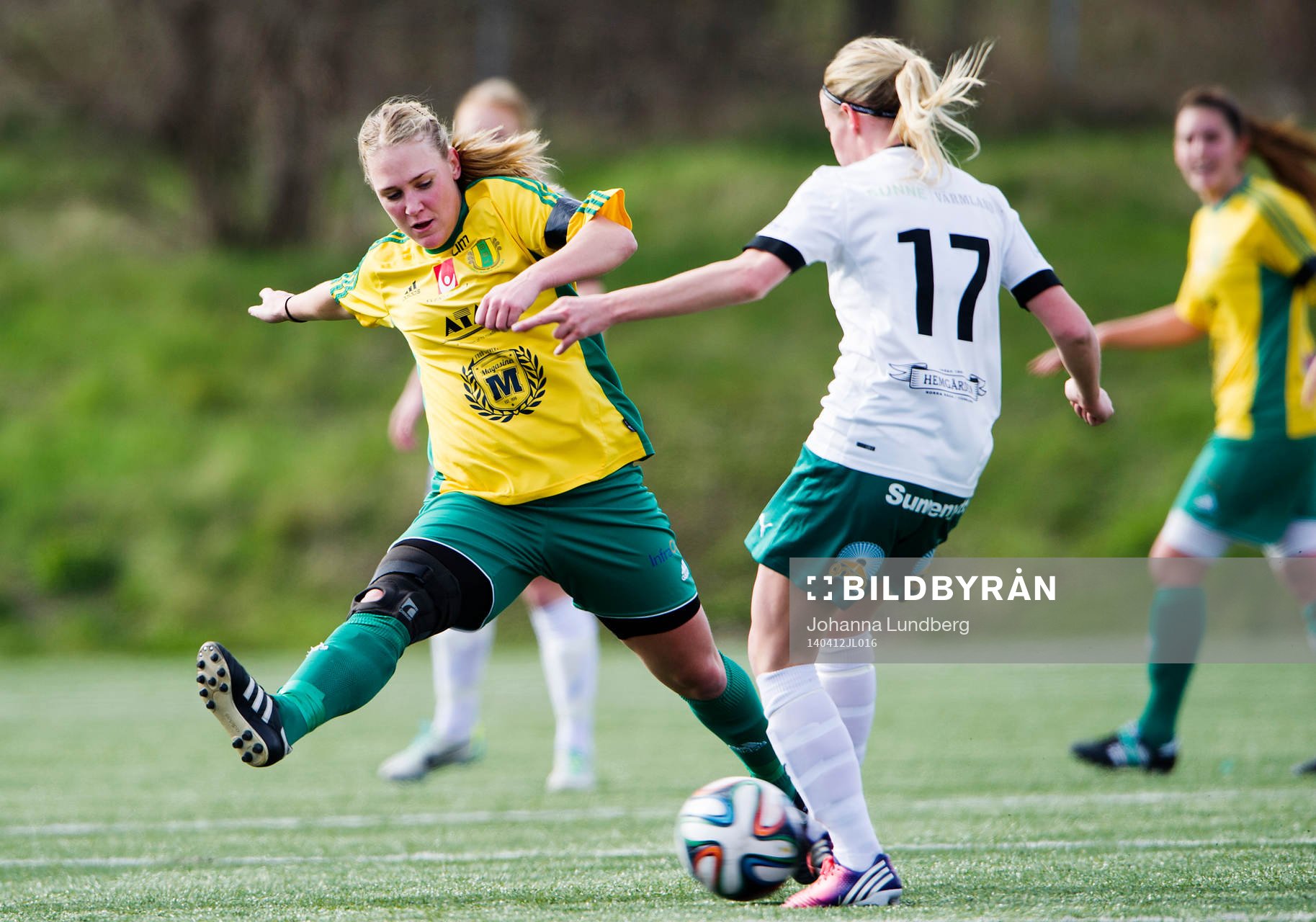 Bollstanäs Malin Engdahl försöker stoppa Mallbackens