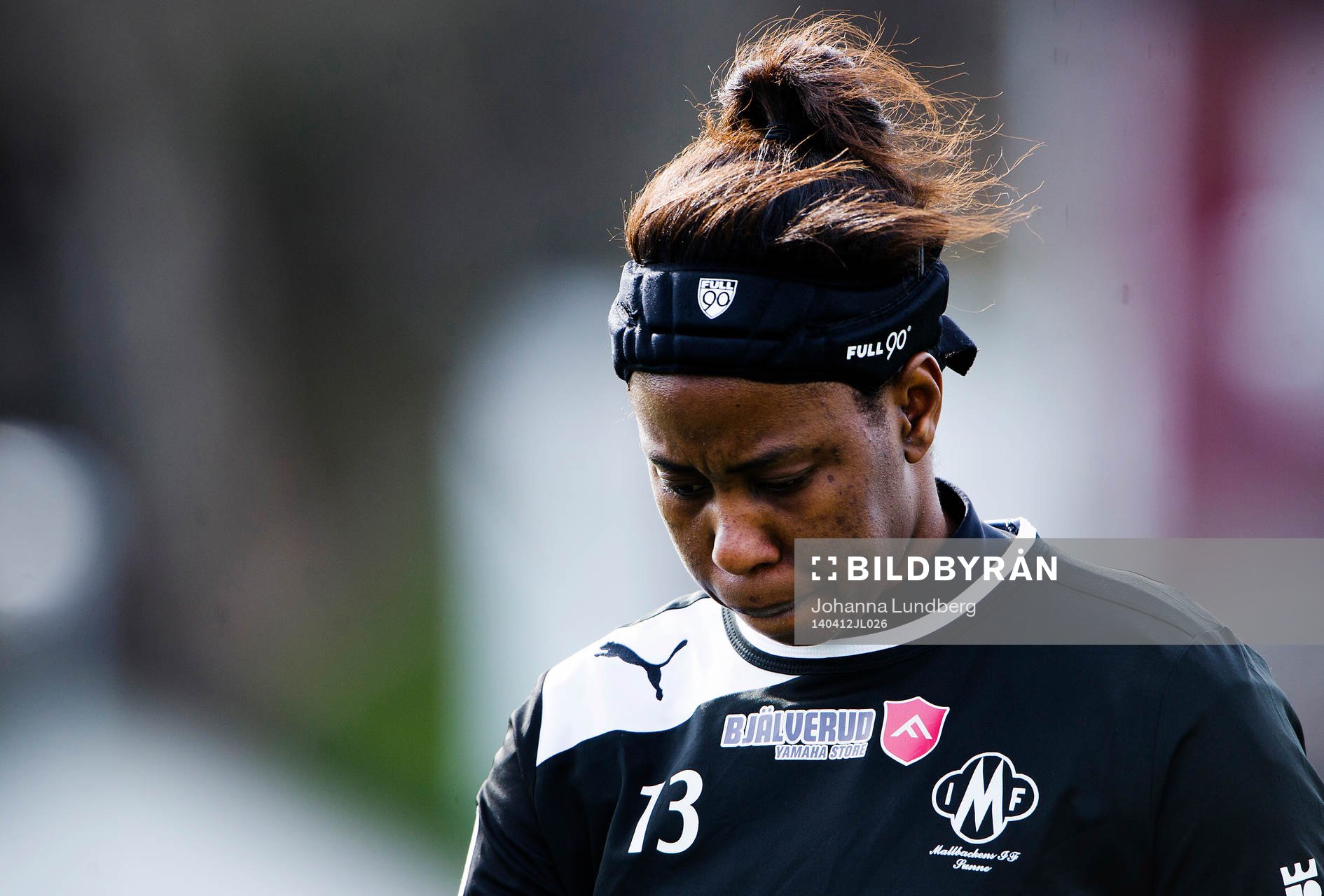 Mallbackens målvakt Alyssa Whitehead under fotbollsmatchen i Elitettan mellan Bollstanäs och Mallbacken den 12 april 2014 i Stockholm.